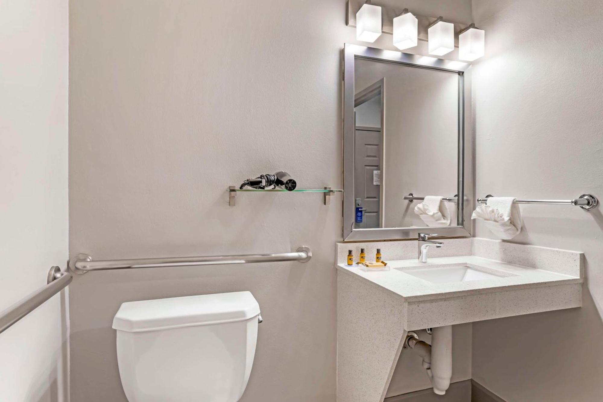 King Room Disability Access Tub
