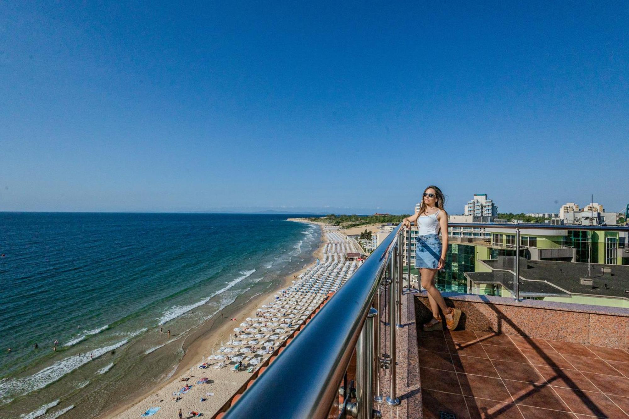 One-Bedroom Apartment Balcony Sea View