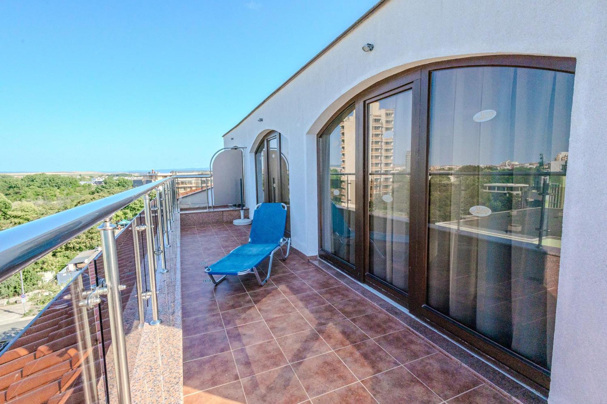 One-Bedroom Apartment Balcony Sea View