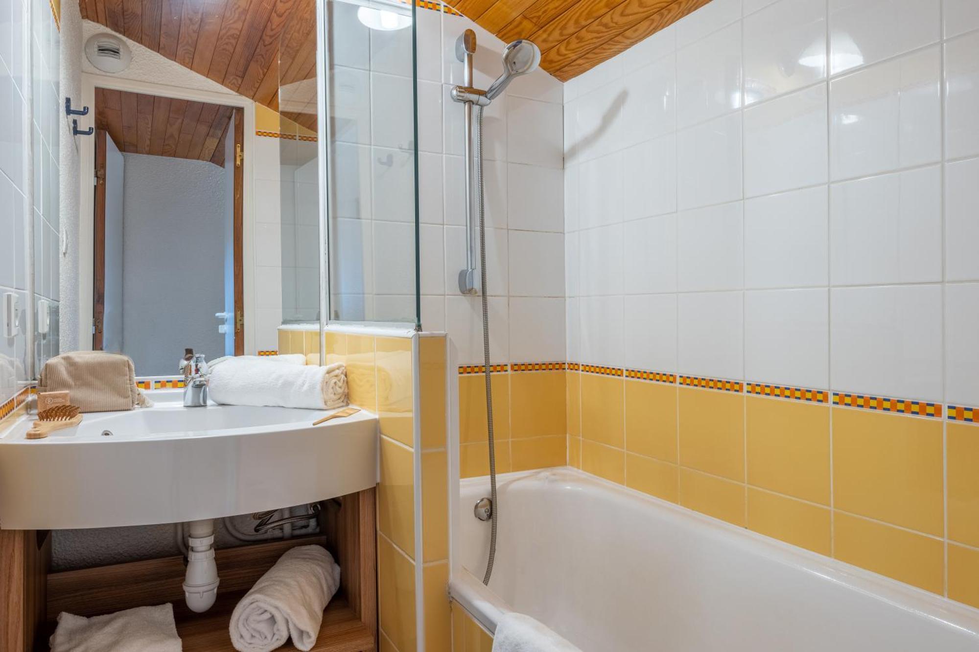 Standard One-Bedroom Apartment Sleeping Alcove