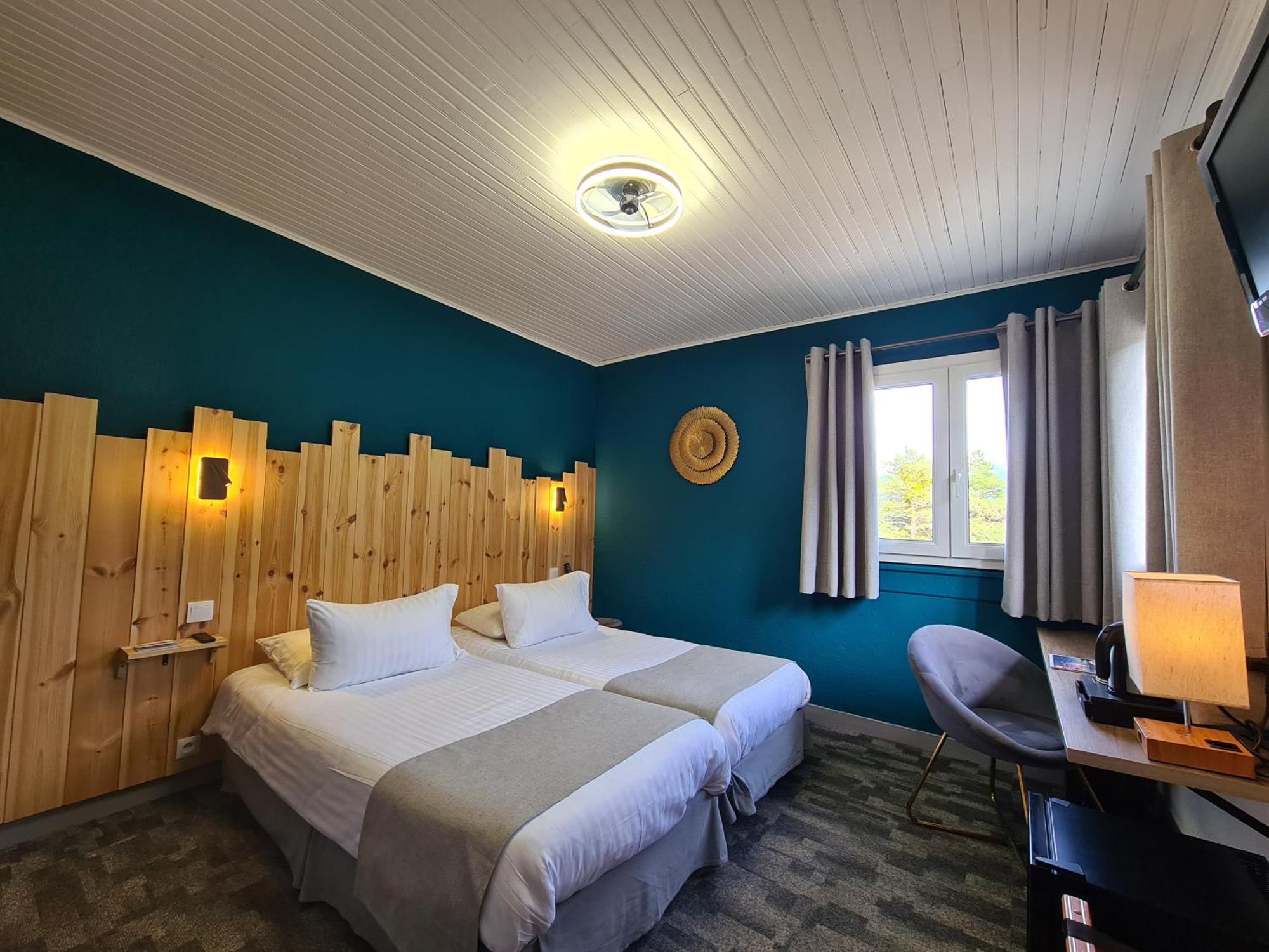 Twin Room,1643759905:JPEG