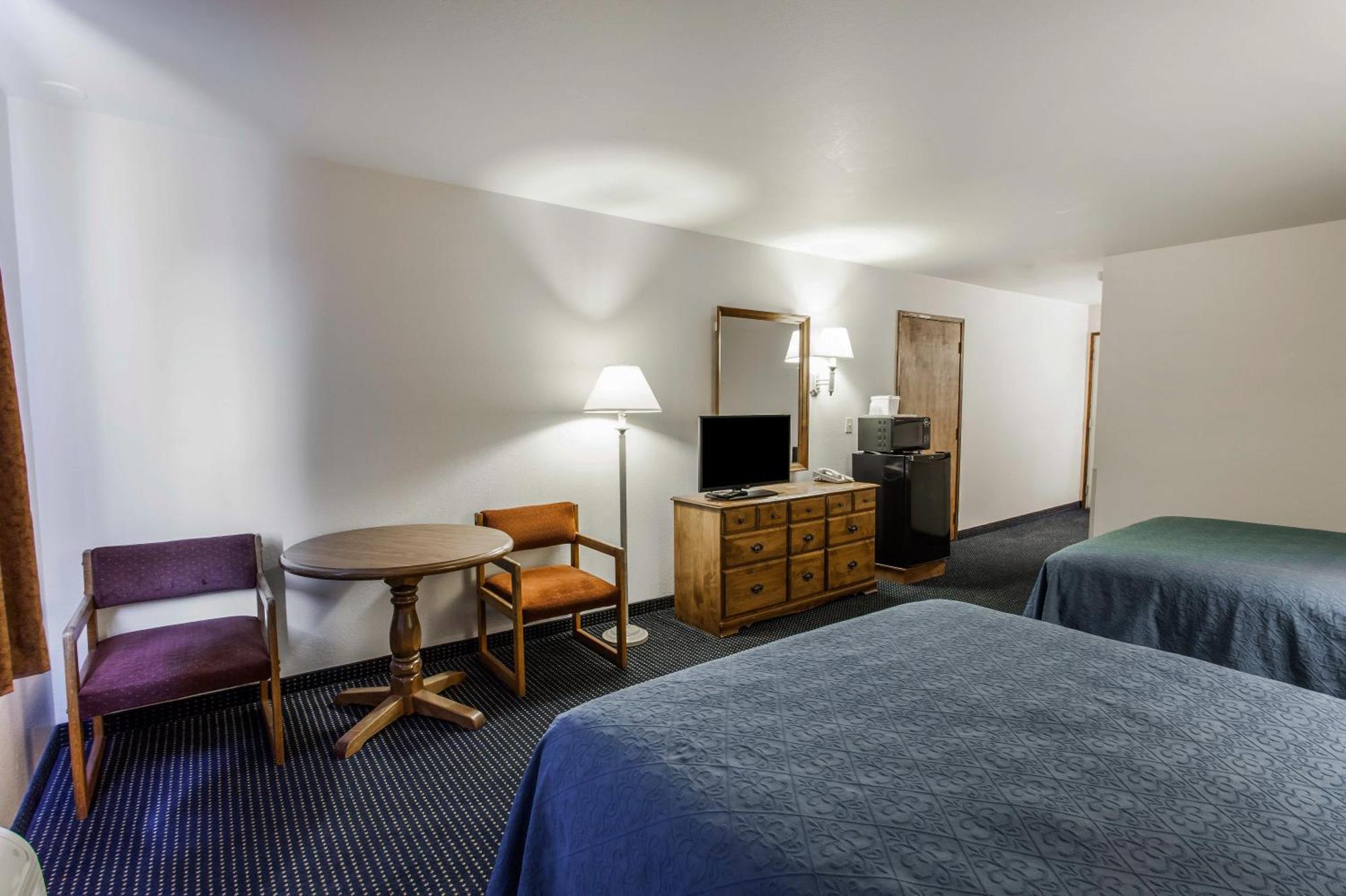 Queen Room Two Queen Beds Non-Smoking