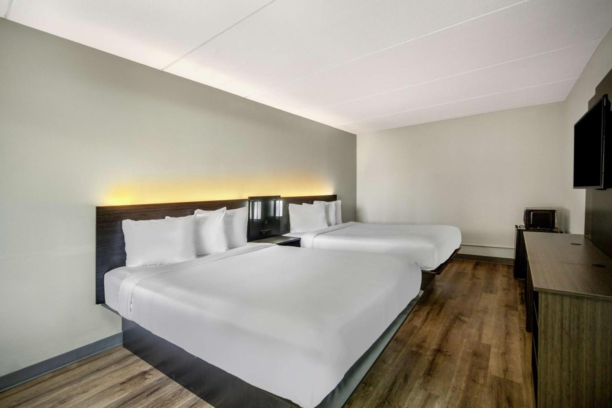 Queen Room Two Queen Beds Non-Smoking