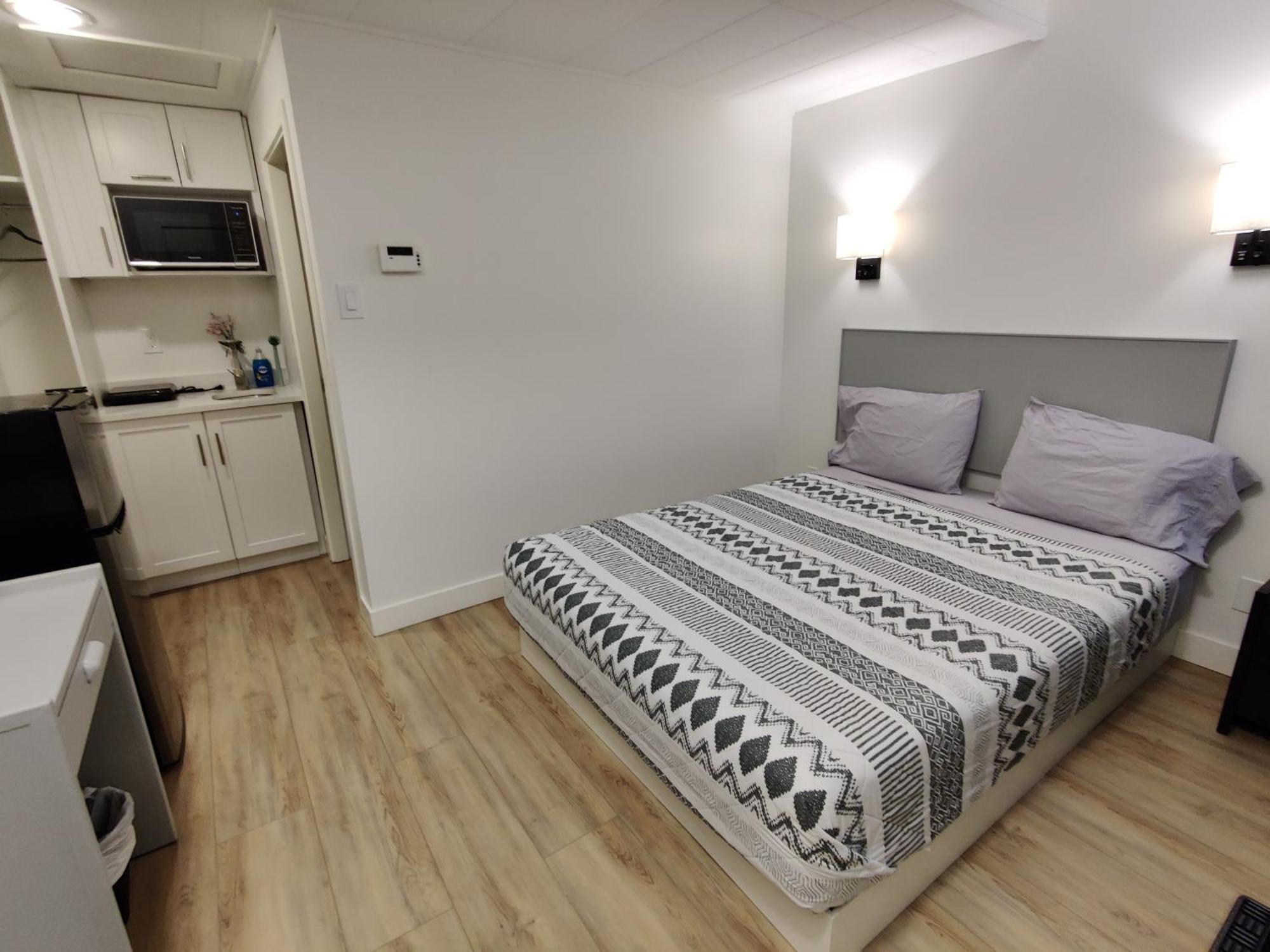 Deluxe Queen Room