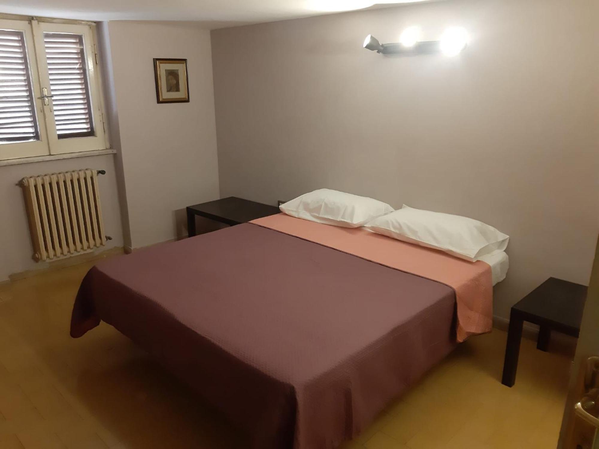 Camera Tripla Basic con Bagno in Comune
