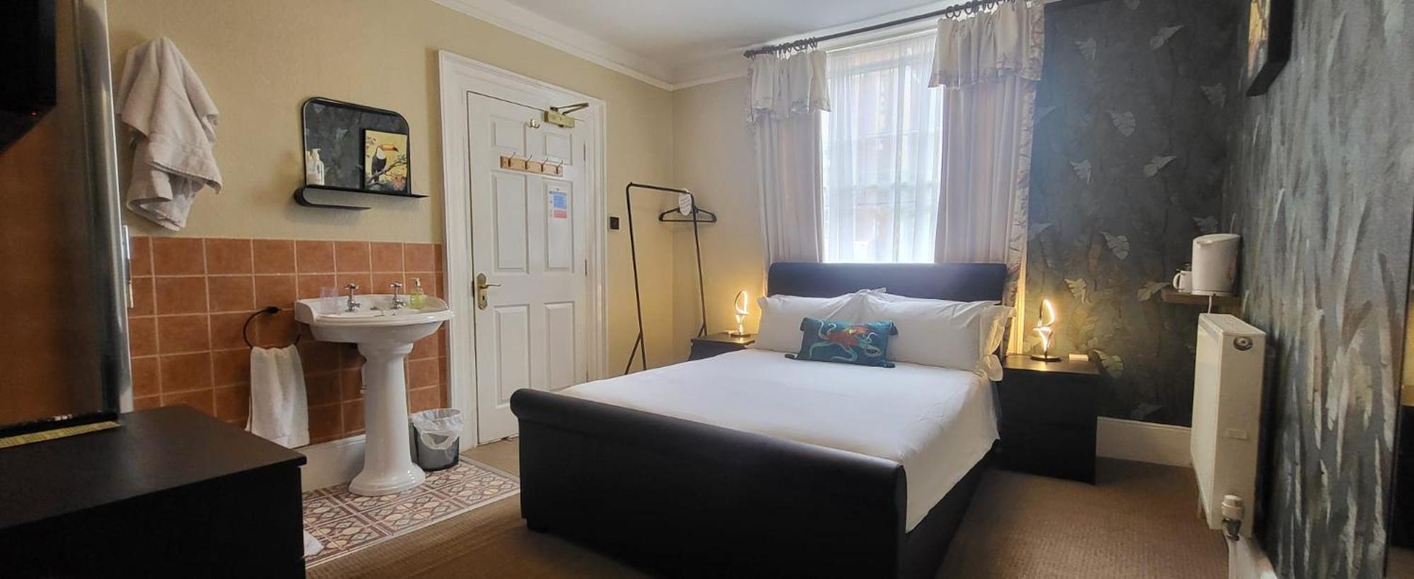 Small Double EnSuite Shower SHARED Toilet