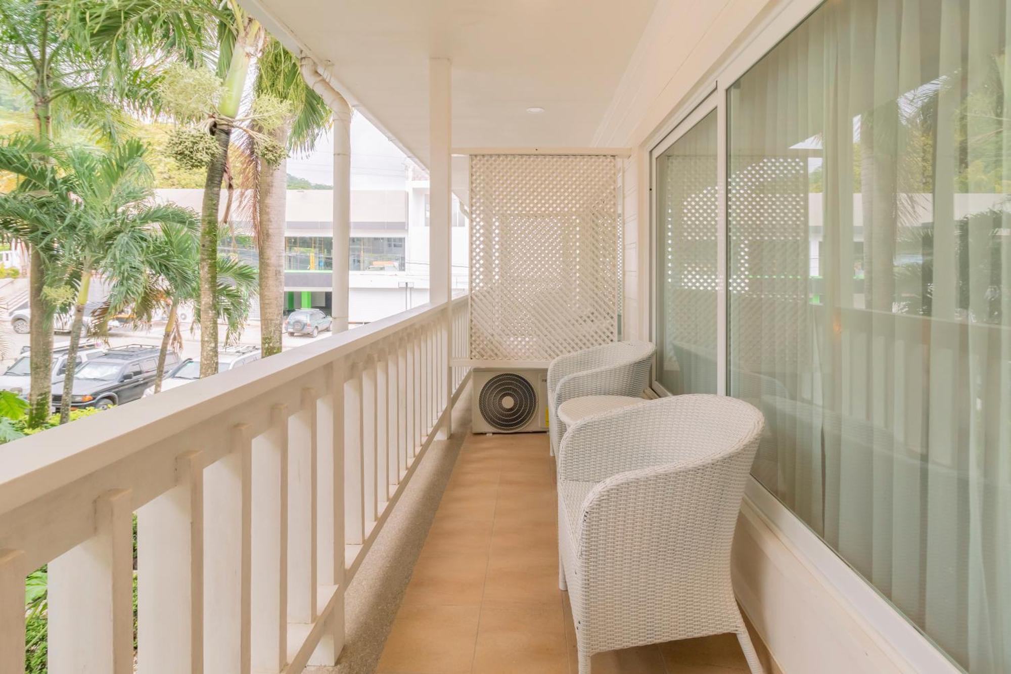 Standard Queen Balcony Courtyard View