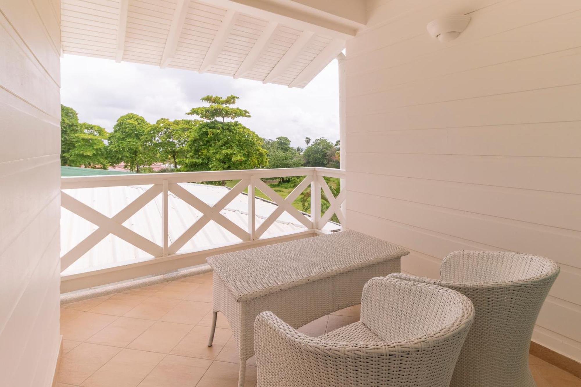 Deluxe 2 Queen Balcony partial Ocean View