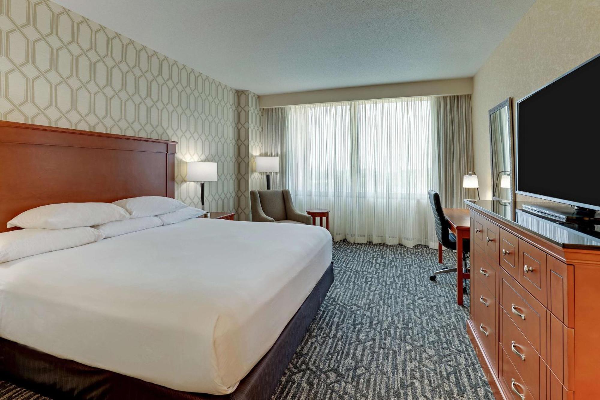 Deluxe King Room - Accessible, Tub