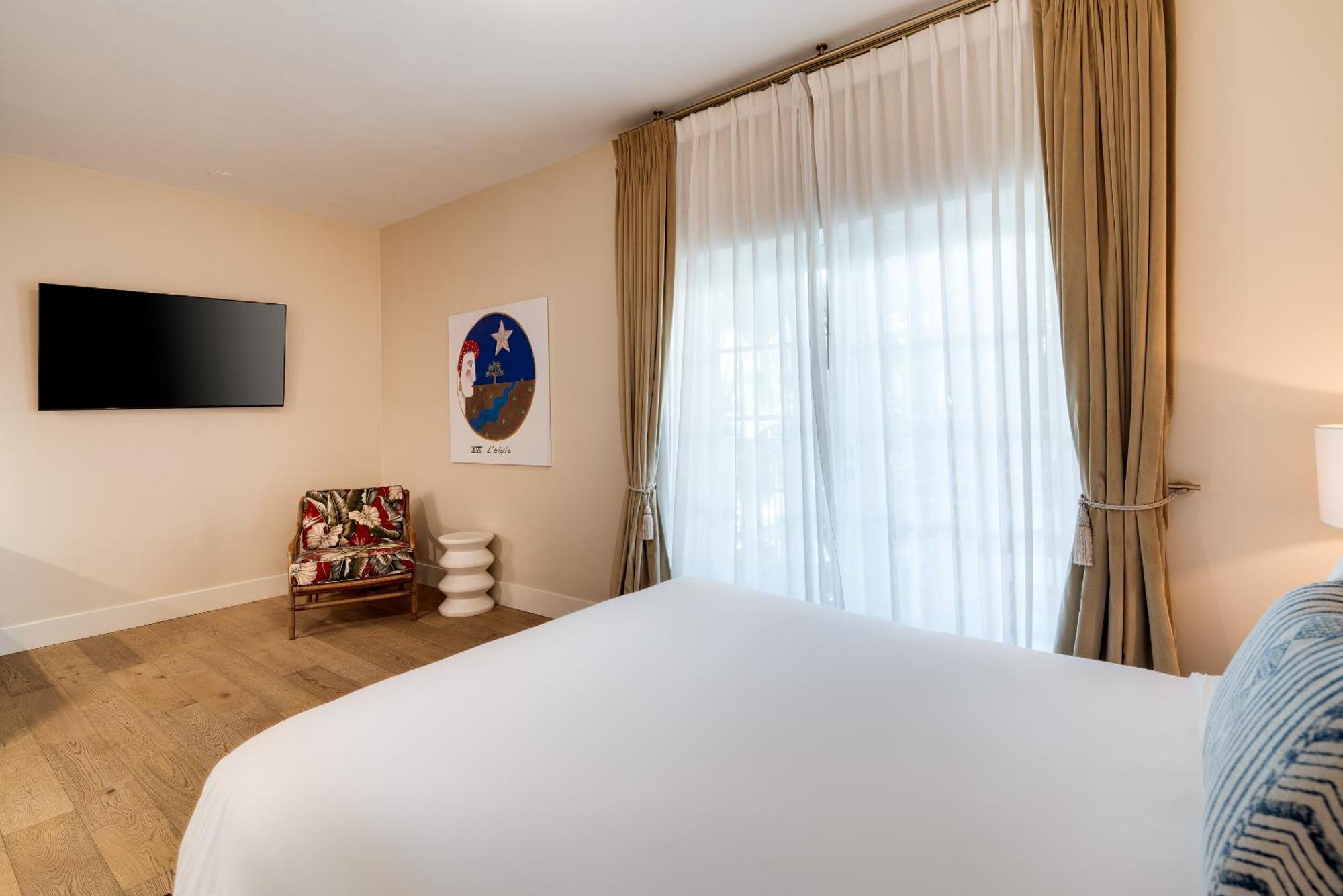 Deluxe Queen Room