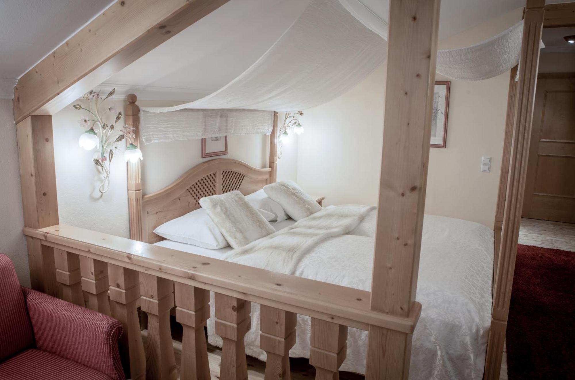 Honeymoon Suite