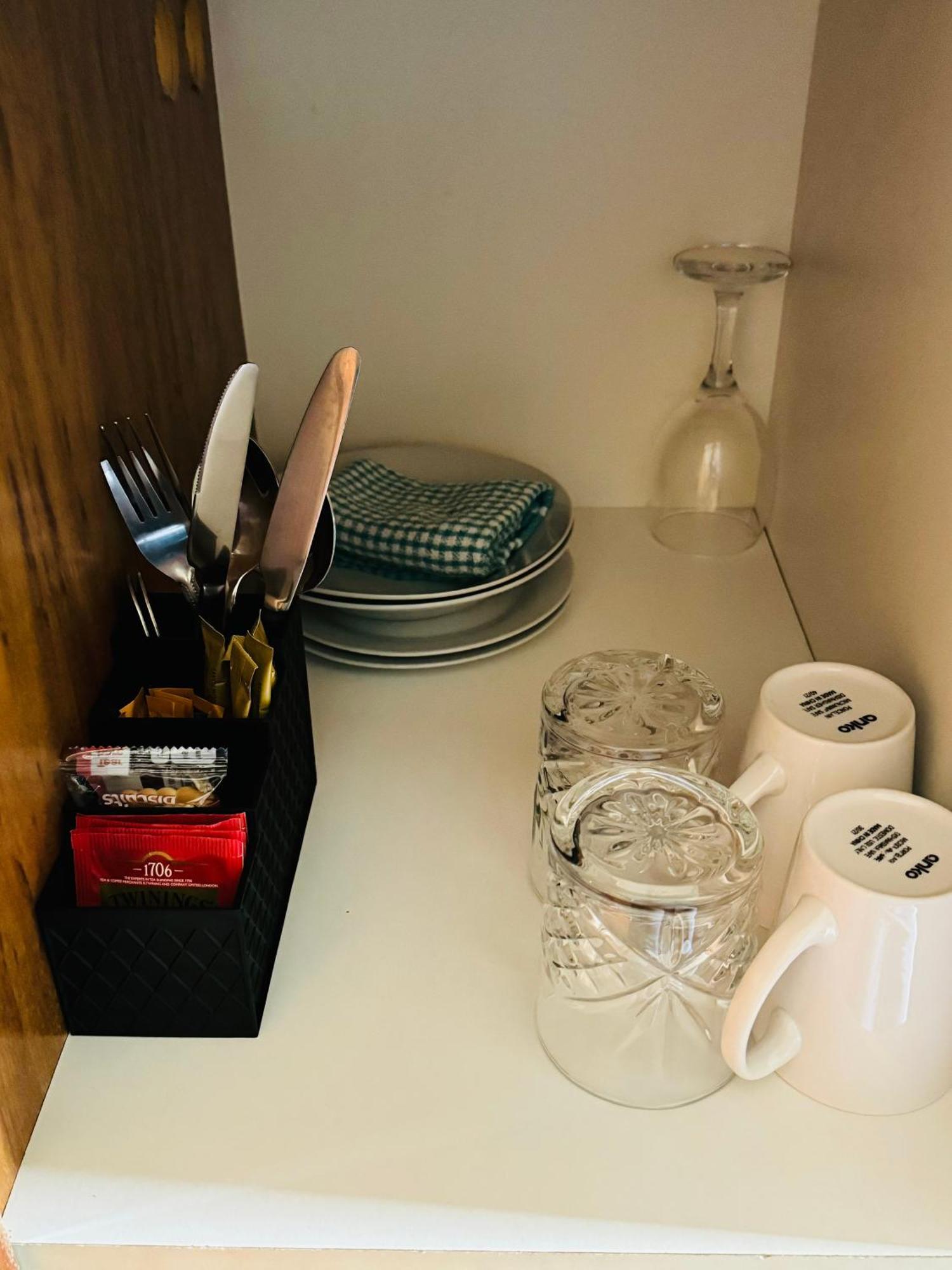 Standard Queen Room - Pet Friendly