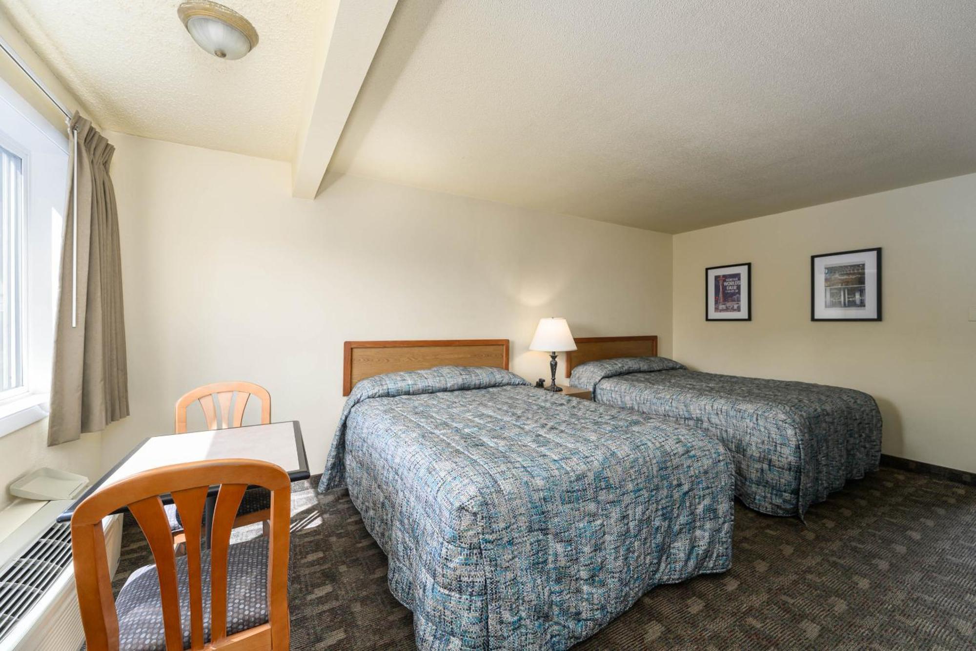 Queen Room Two Queen Beds Non-Smoking