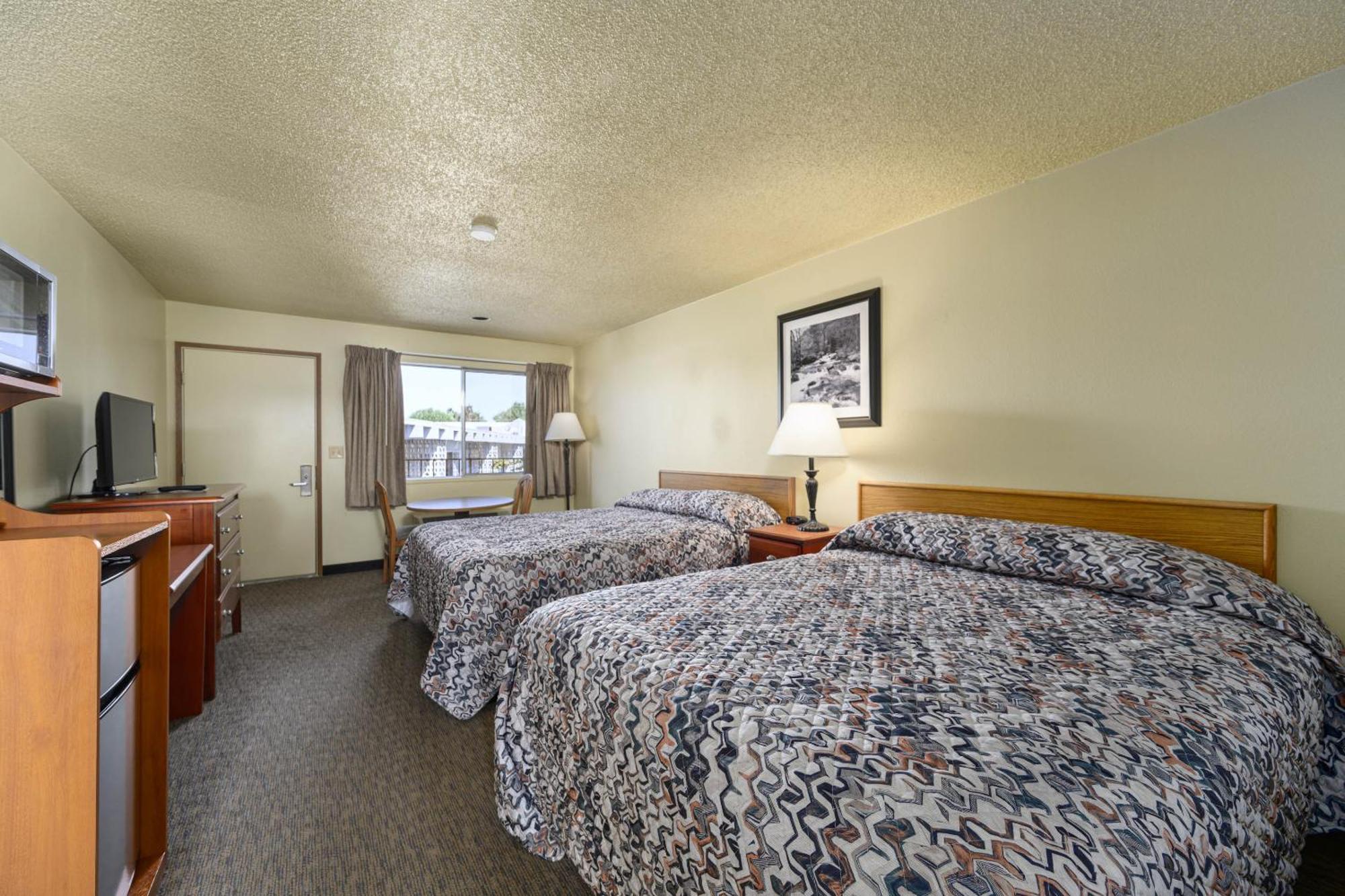 Queen Room Two Queen Beds Non-Smoking