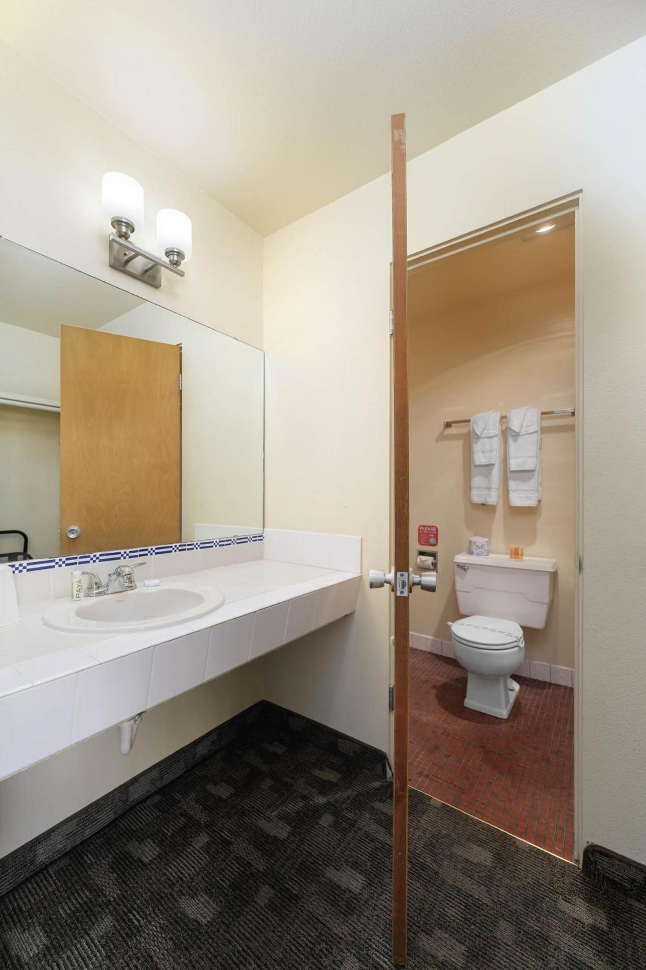 Queen Room Non-Smoking