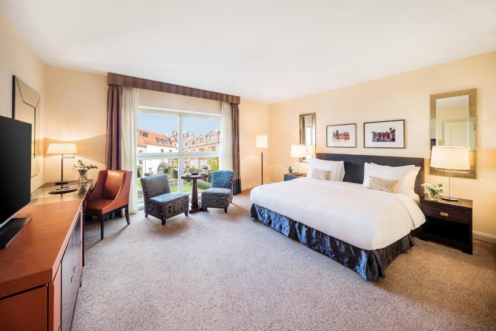 Deluxe Garden View King Room