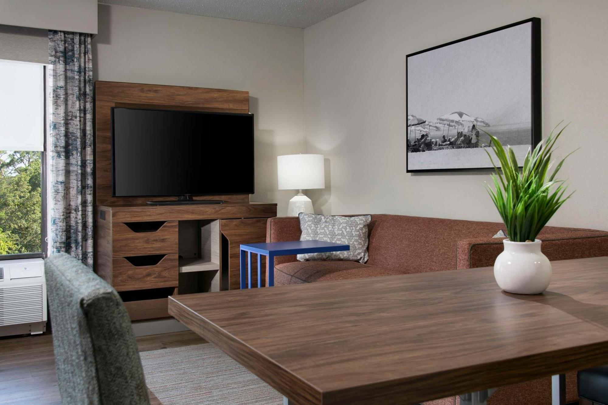 Junior King Suite with Sofa Bed - Non-Smoking