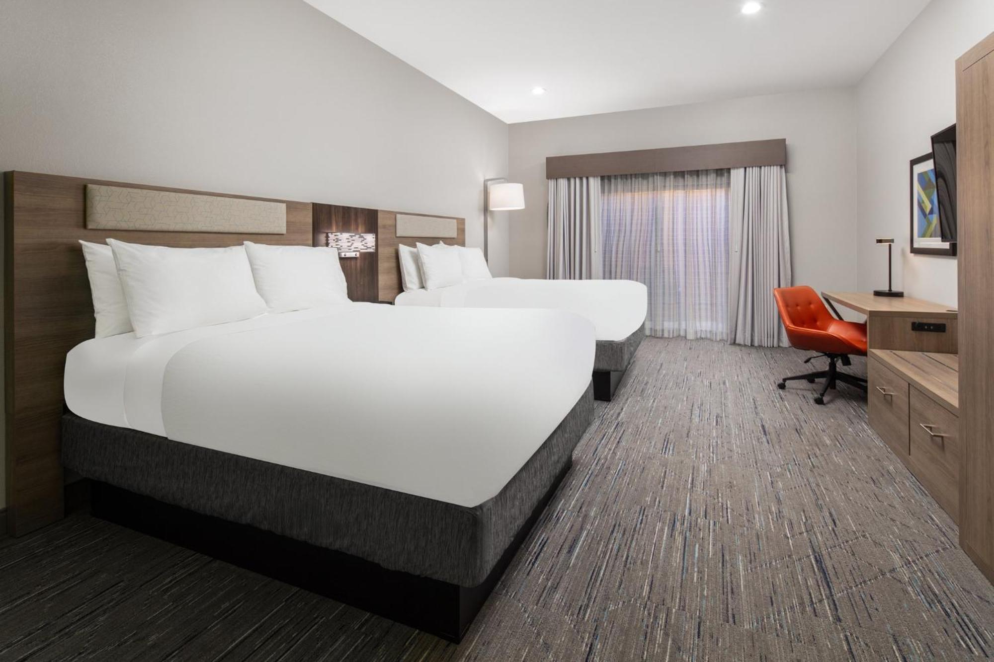 Queen Room with Two Queen Beds and Harbour View