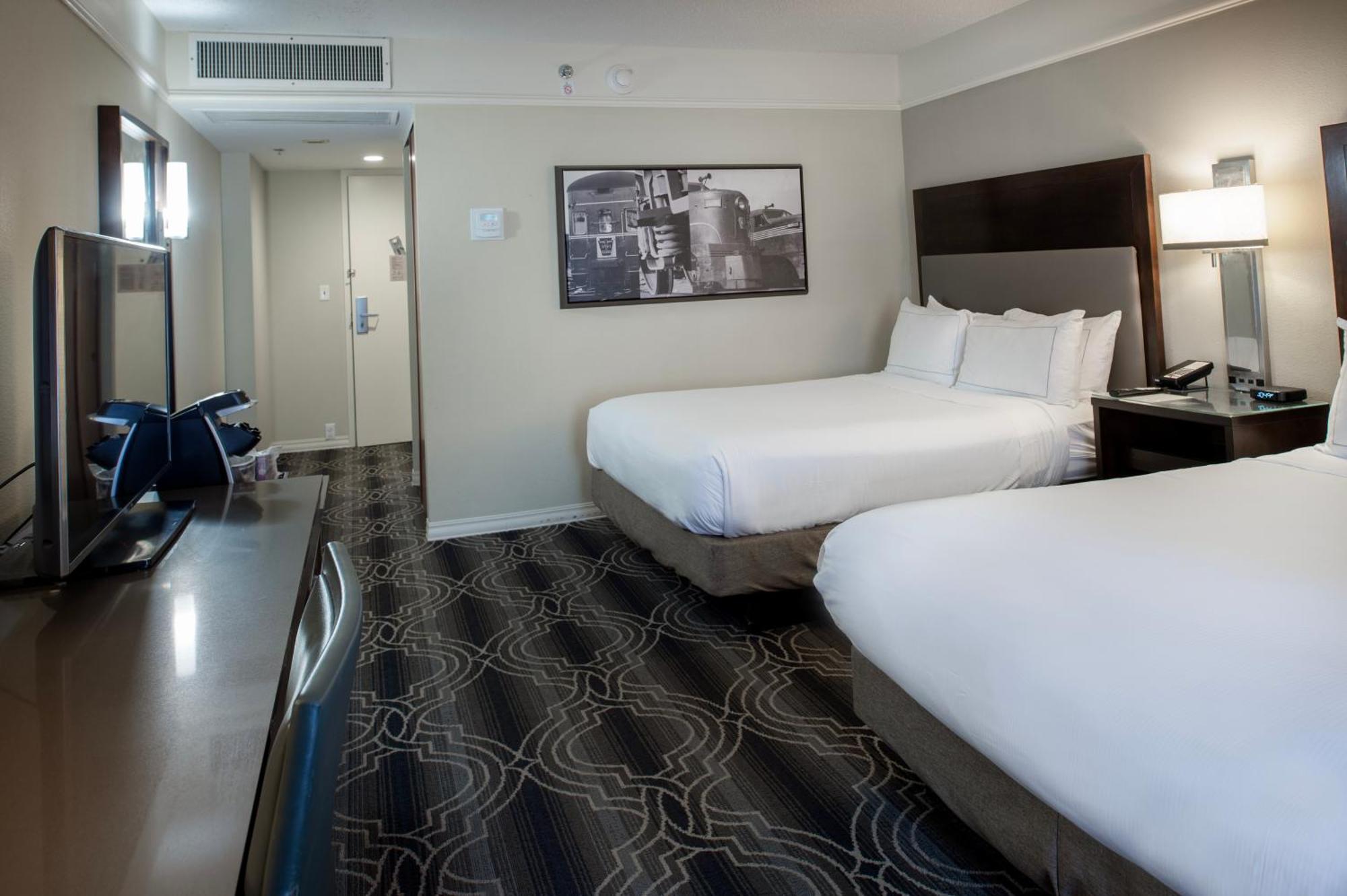 Deluxe Queen Room with Two Queen Beds and Garden View