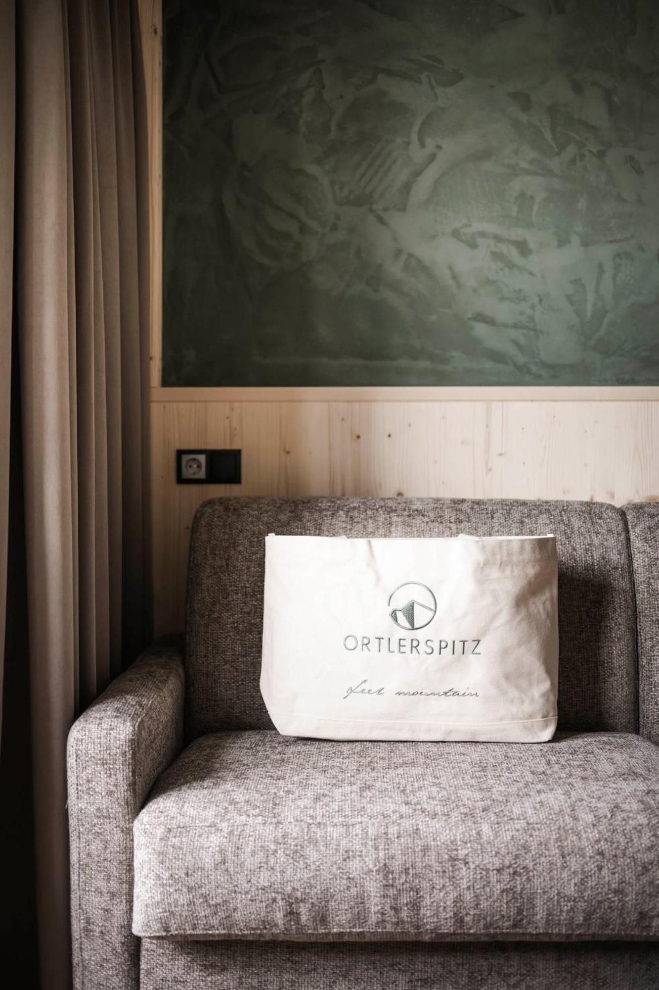 Double Room,1602967972:JPEG