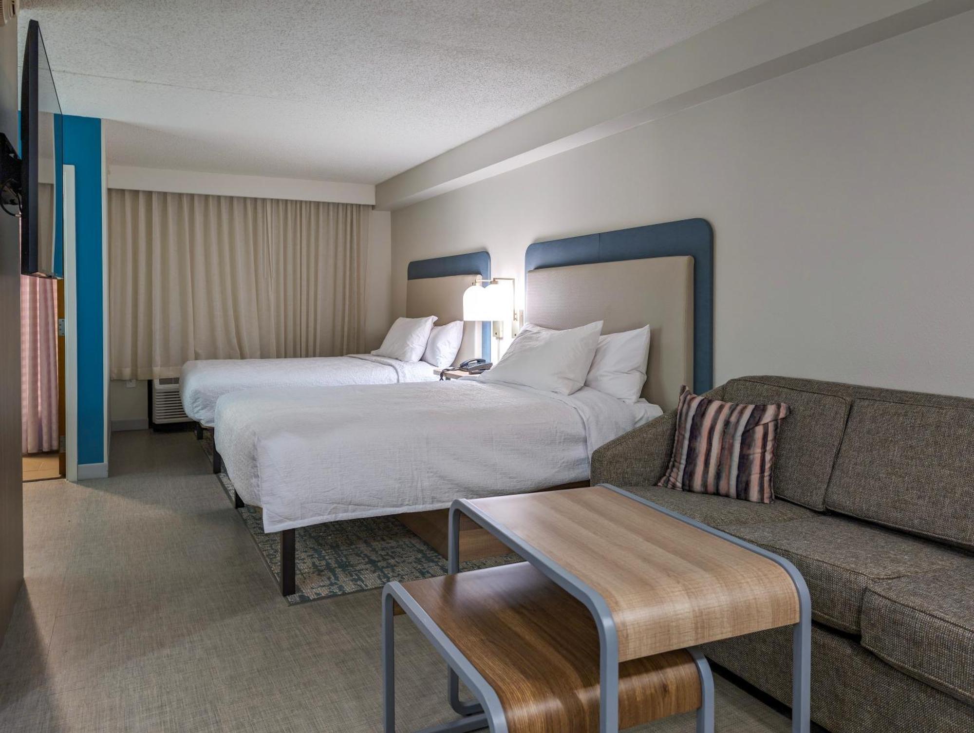 Studio Suite Two Queen Beds Roll Shower Mobility Hearing Access