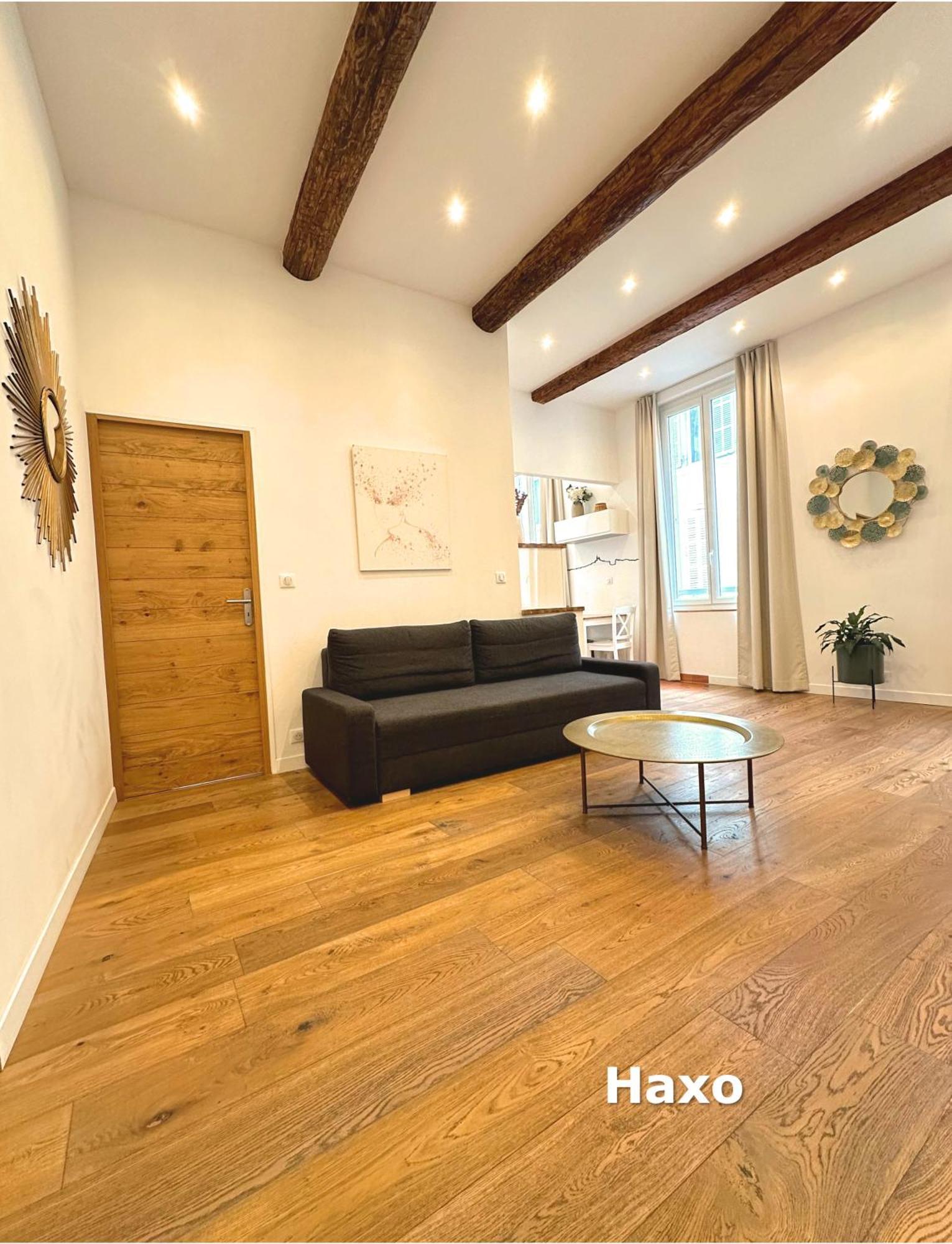 One-Bedroom Deluxe Apartment