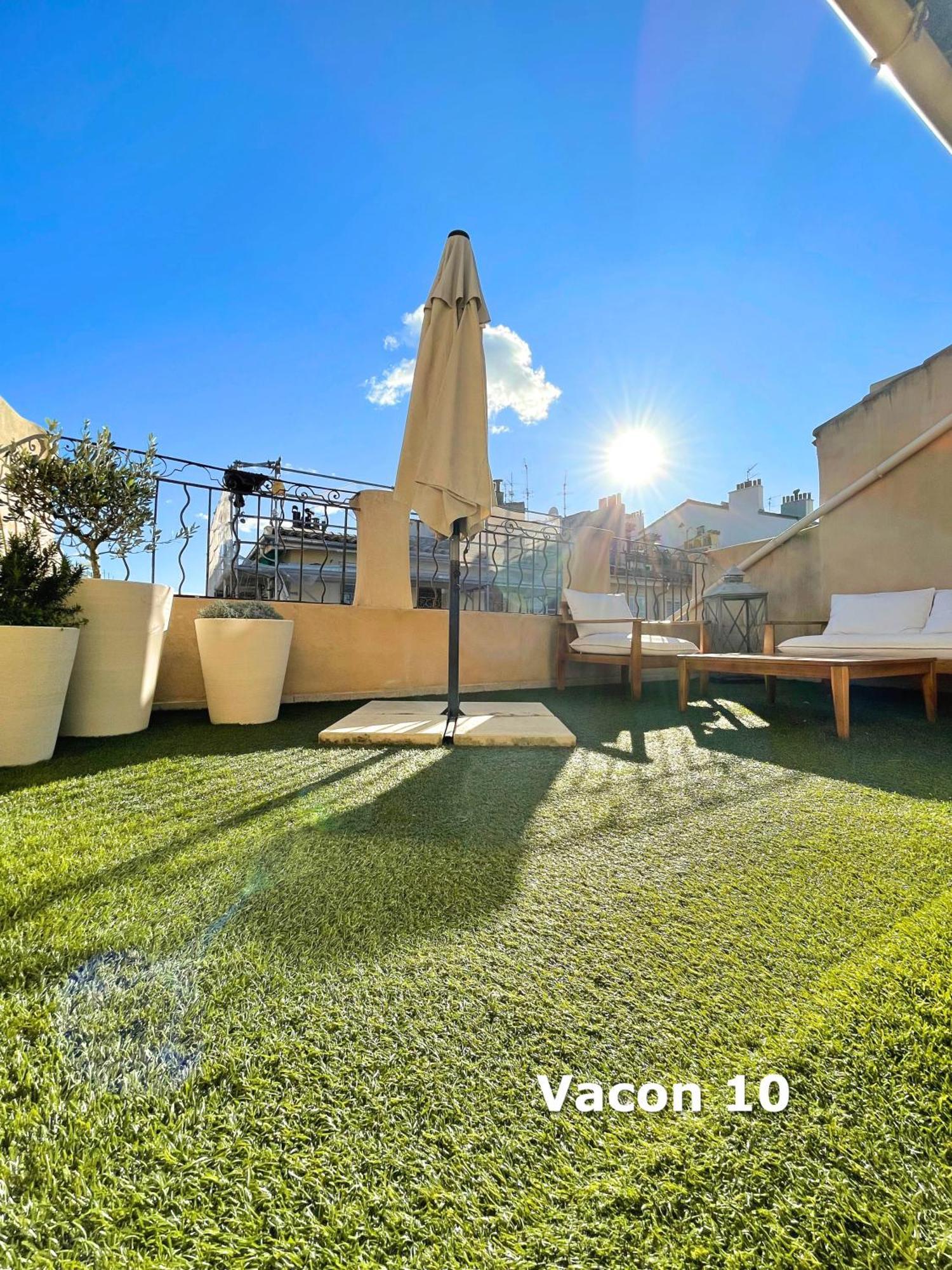 One-Bedroom Apartment with Terrace (3 Adults)