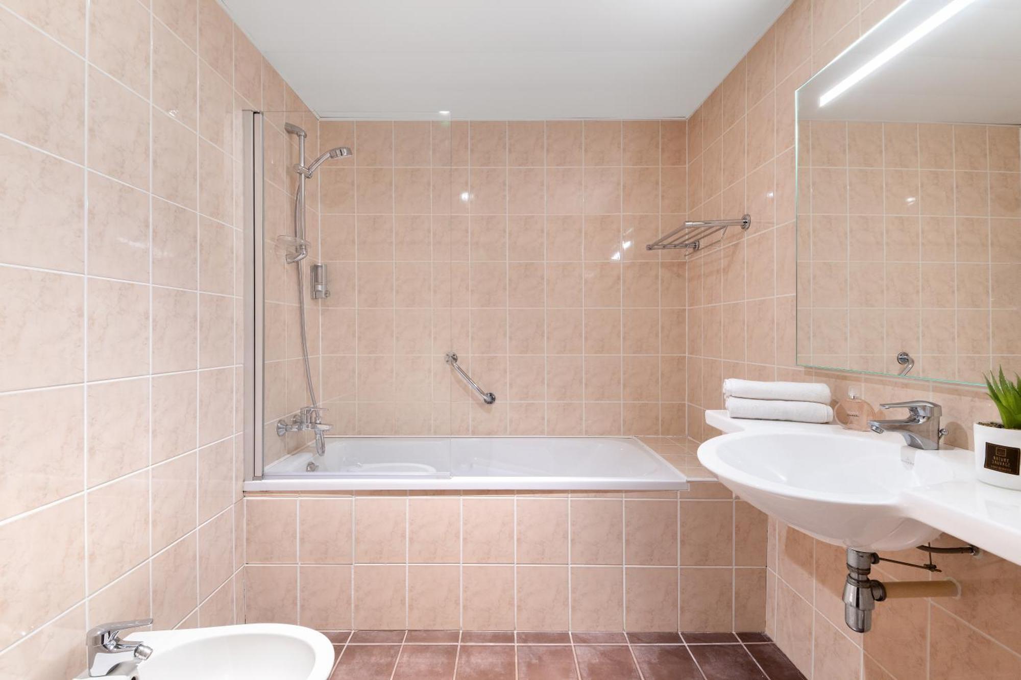 Double Room,1603736334:JPEG