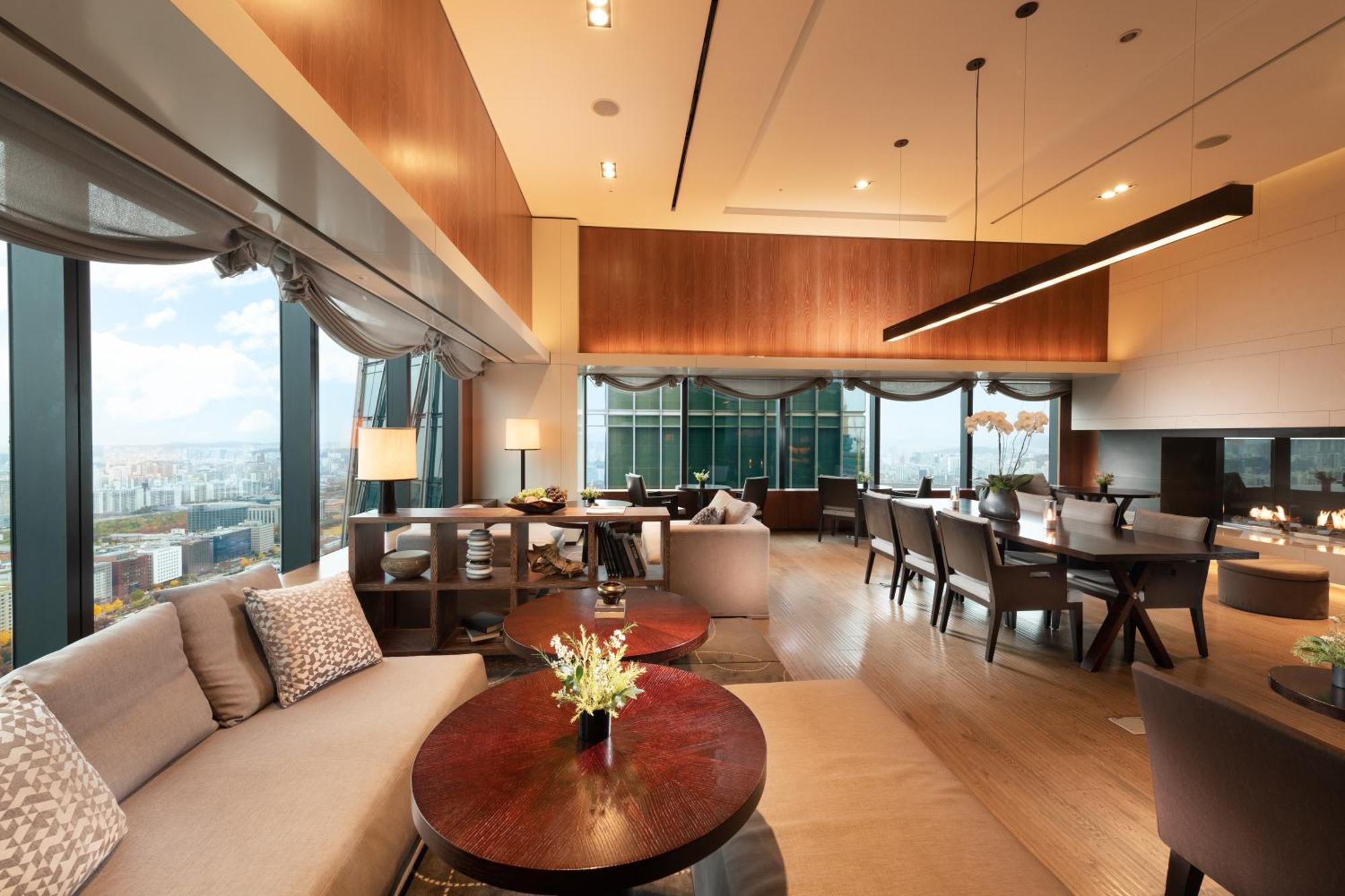 Executive King Room with One King Bed - City View