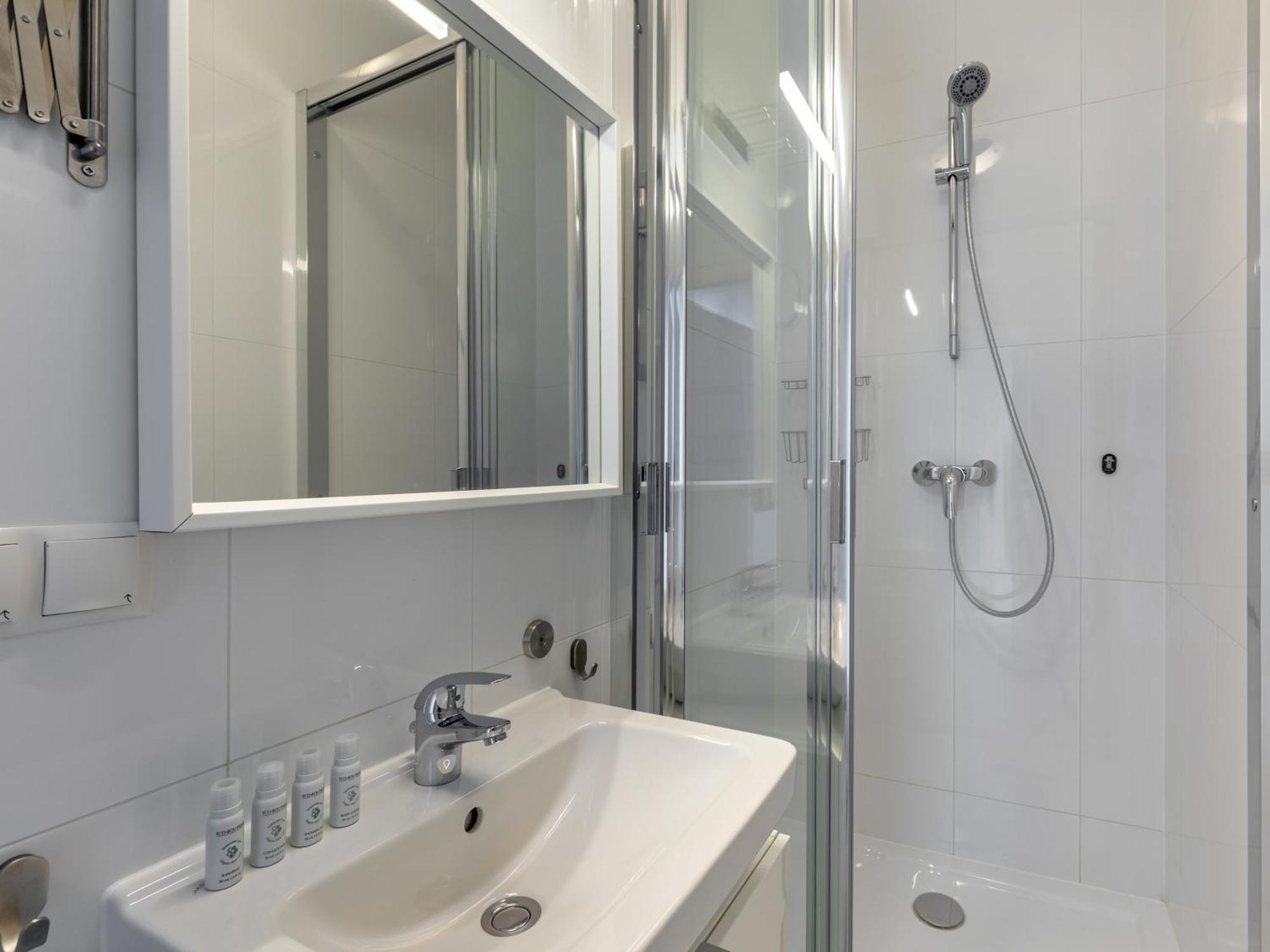Extra Large 2 Bedroom Apartment Terrace