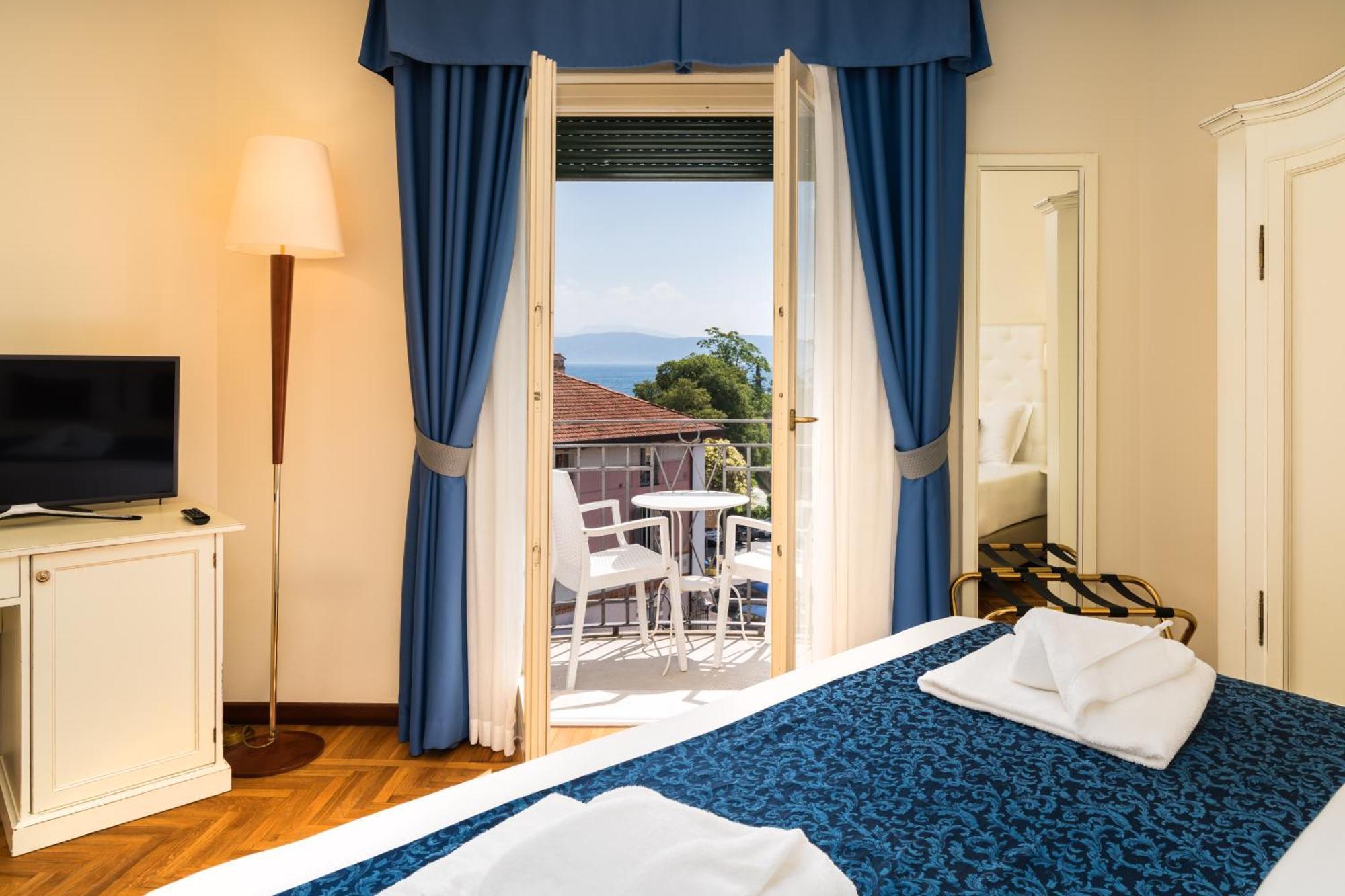 Double Room with Lake View