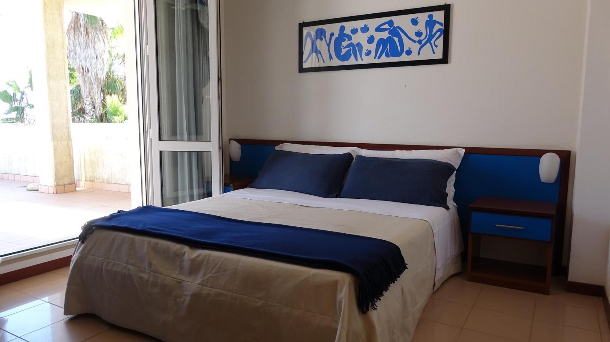 One-Bedroom Apartment Terrace,1605525706:JPEG