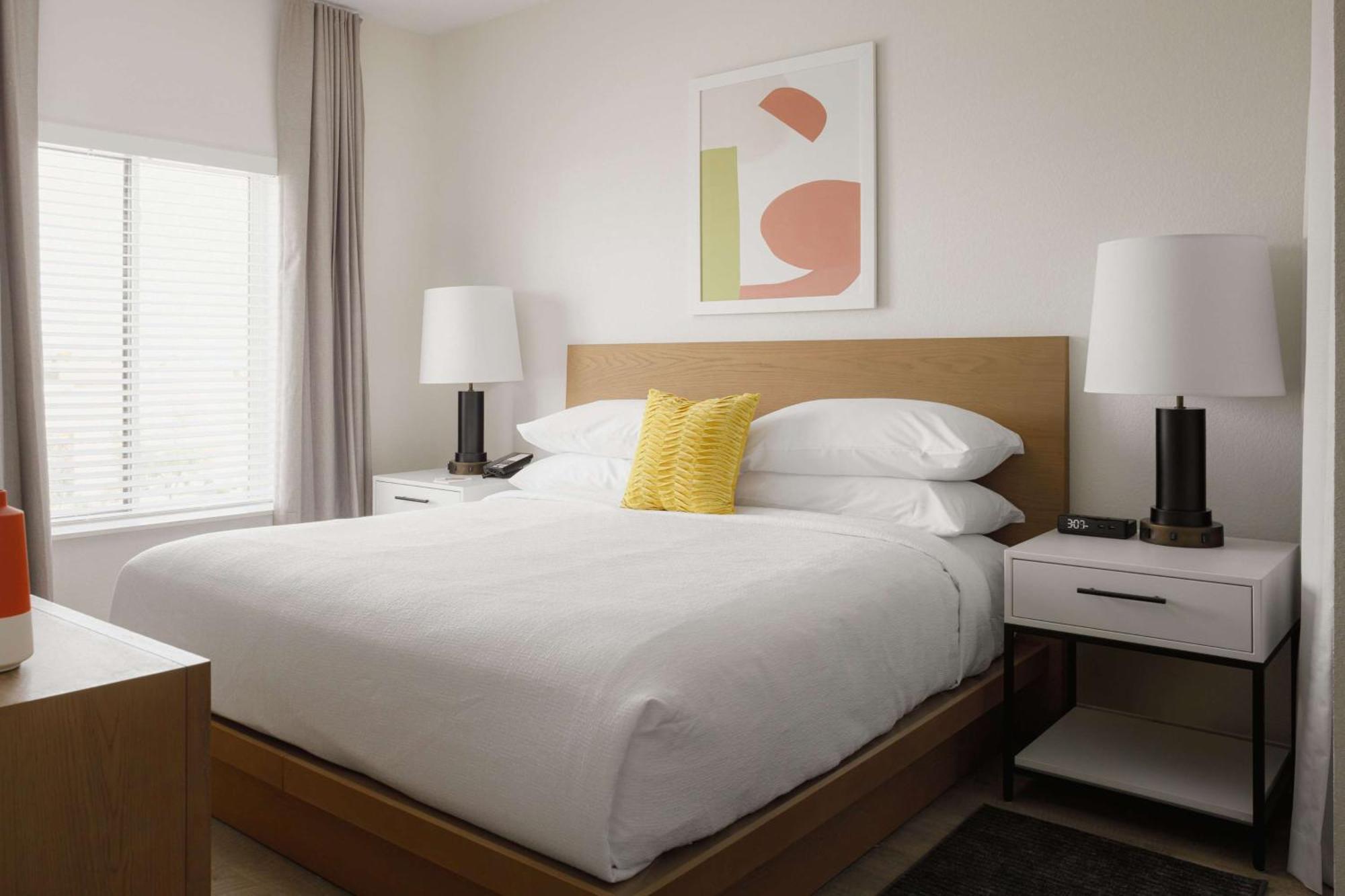 One Bedroom Suite Hearing Accessible - King Bed