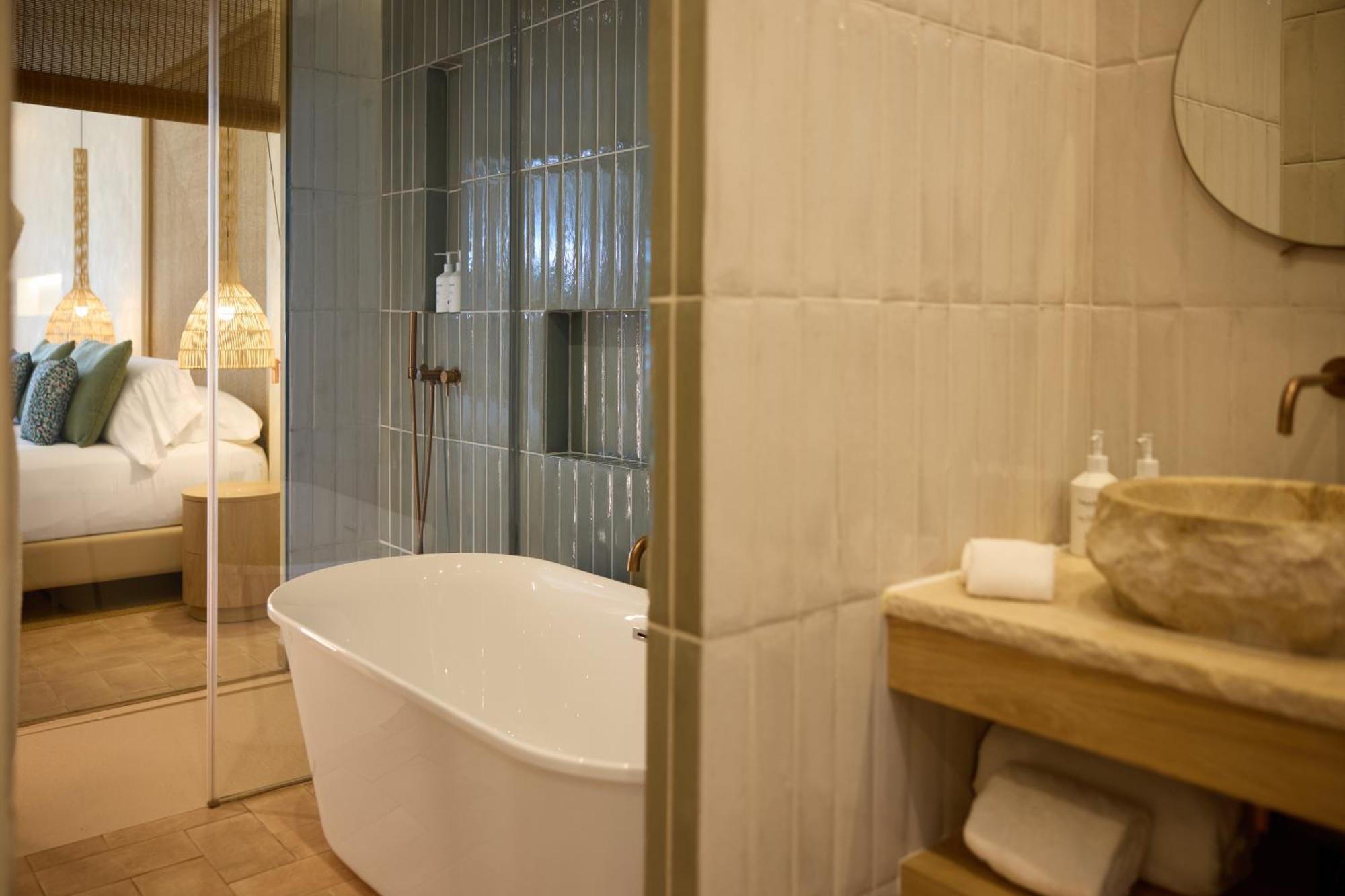 Suite Lit King-Size avec Piscine Privée - Vue sur Mer