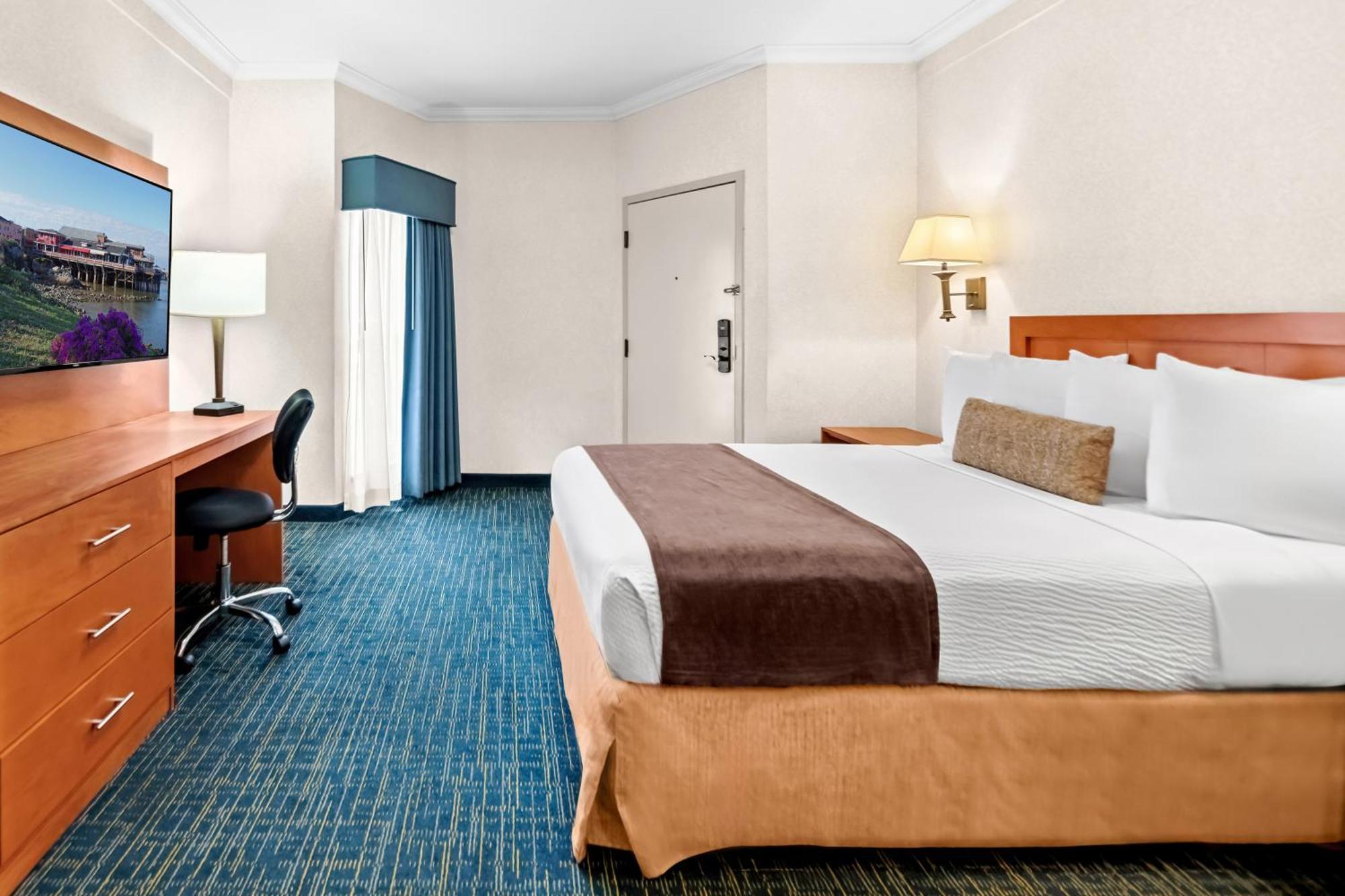 Suite Room Three Queen Beds