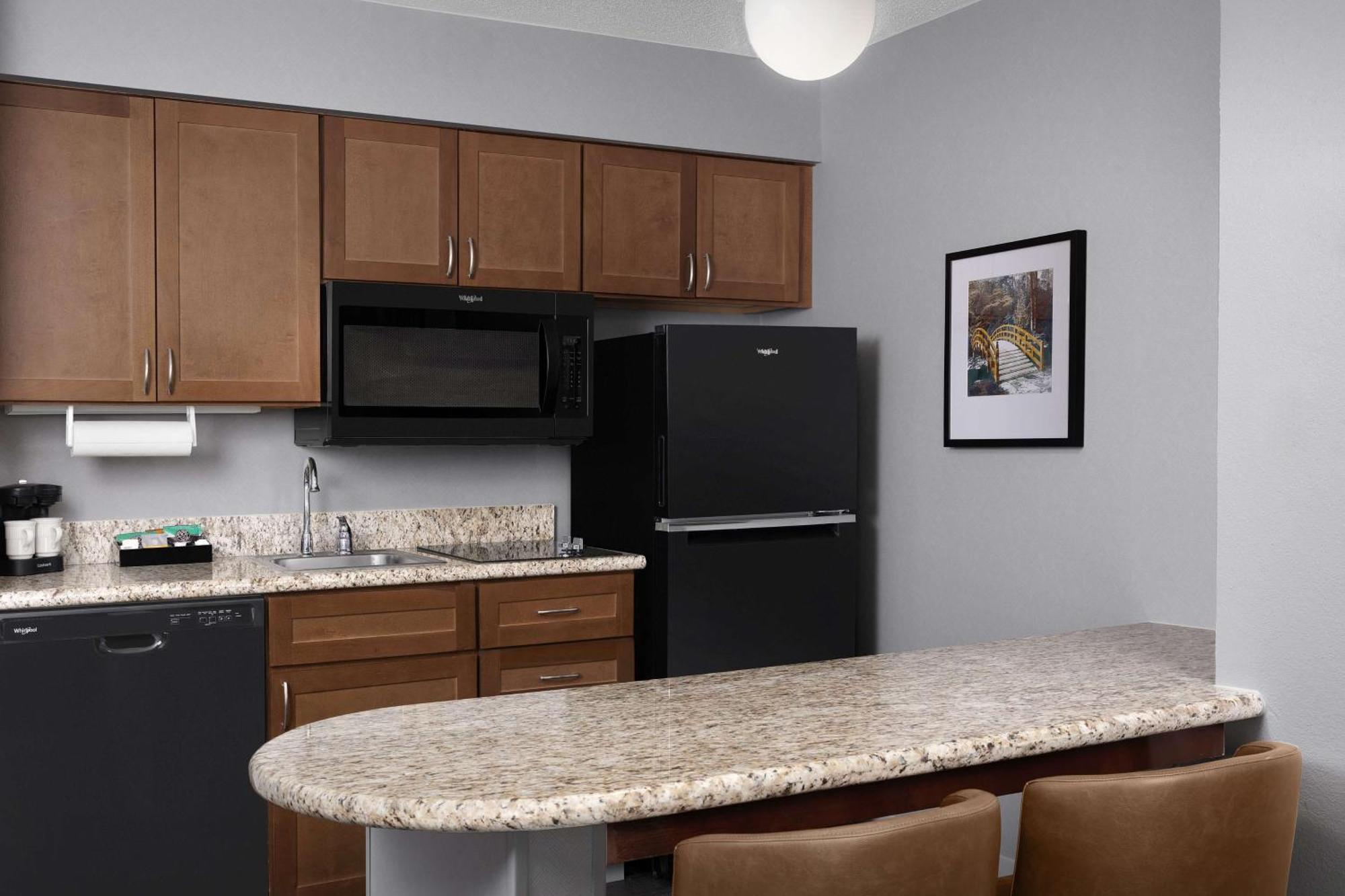 One-Bedroom King Suite - Non-Smoking
