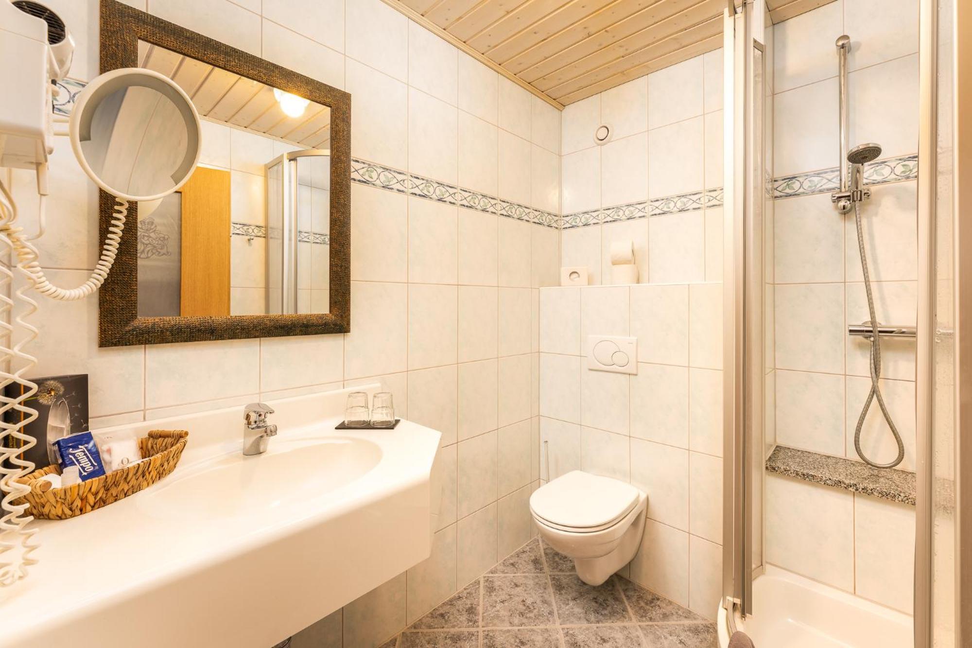 Deluxe Doppelzimmer (2 Erwachsene & 1 Kind)