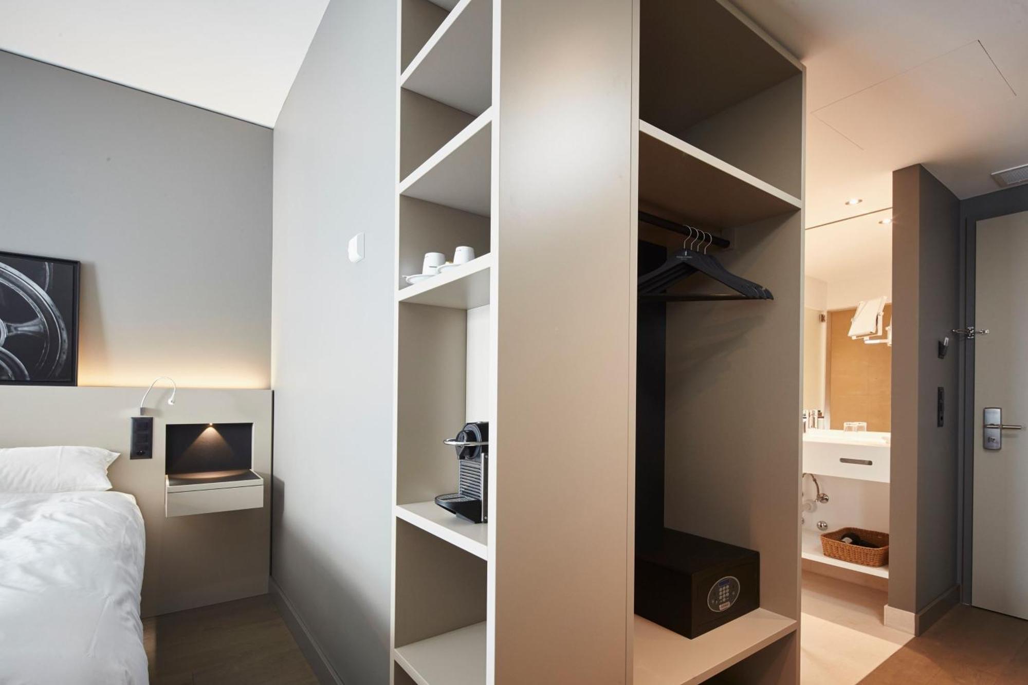 Standard Zimmer mit Kingsize-Bett Stadtblick