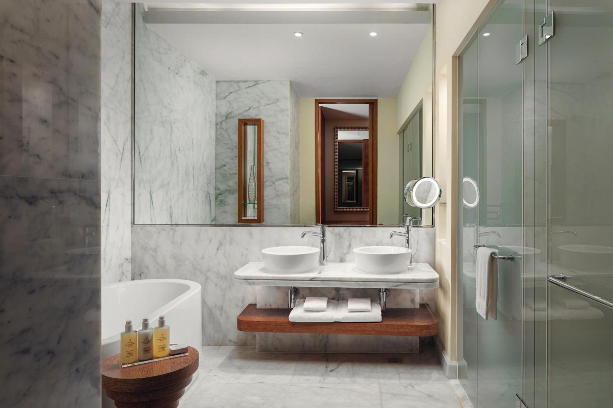 Suite King Ambassador con Accesso Lounge Executive e Vista Mare
