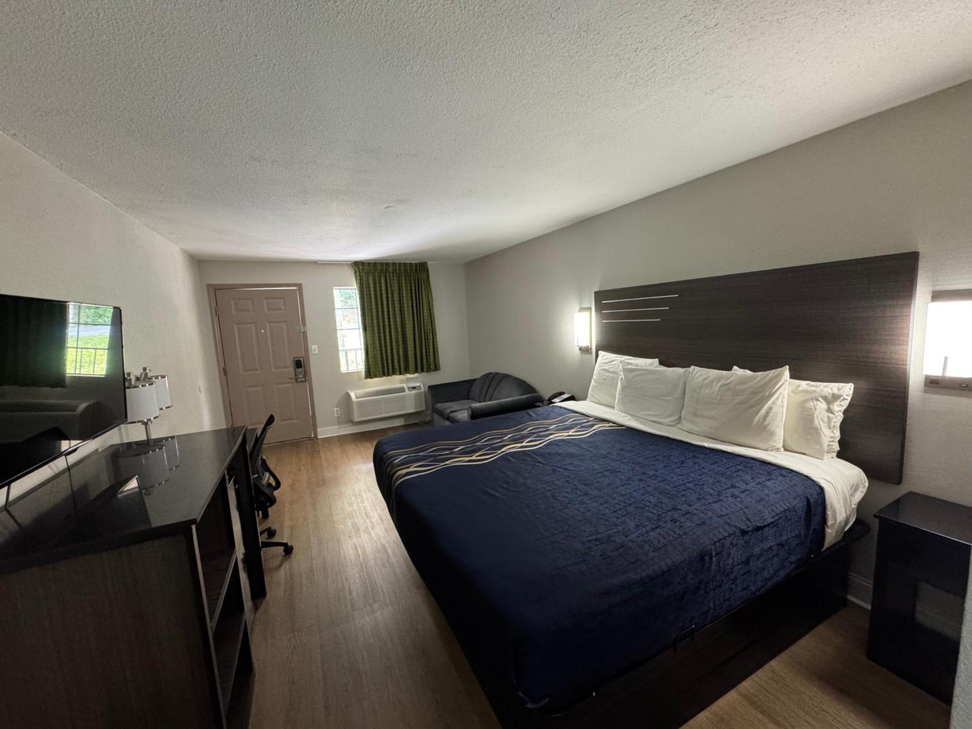 Deluxe King Room