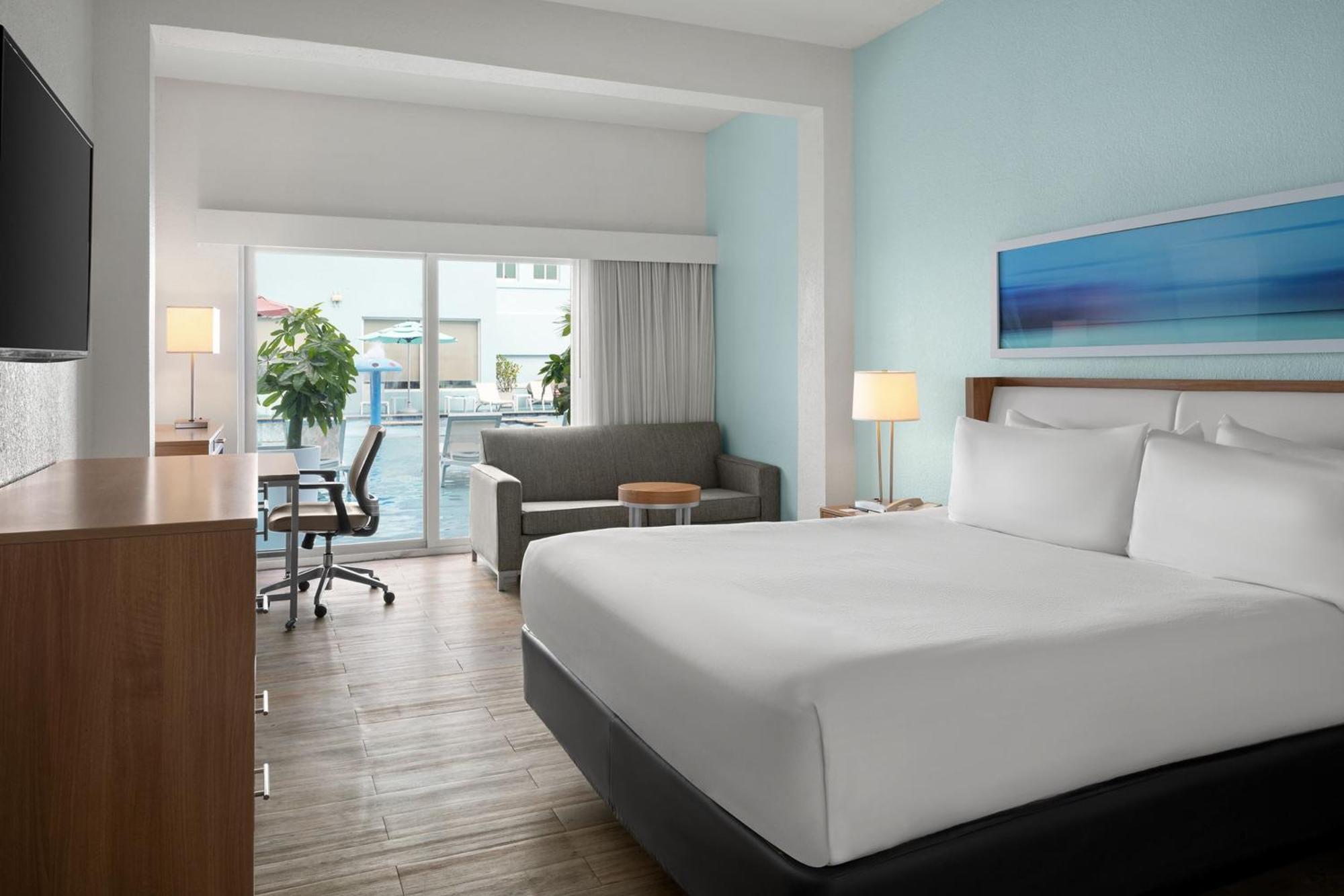 King Room with Pool Access