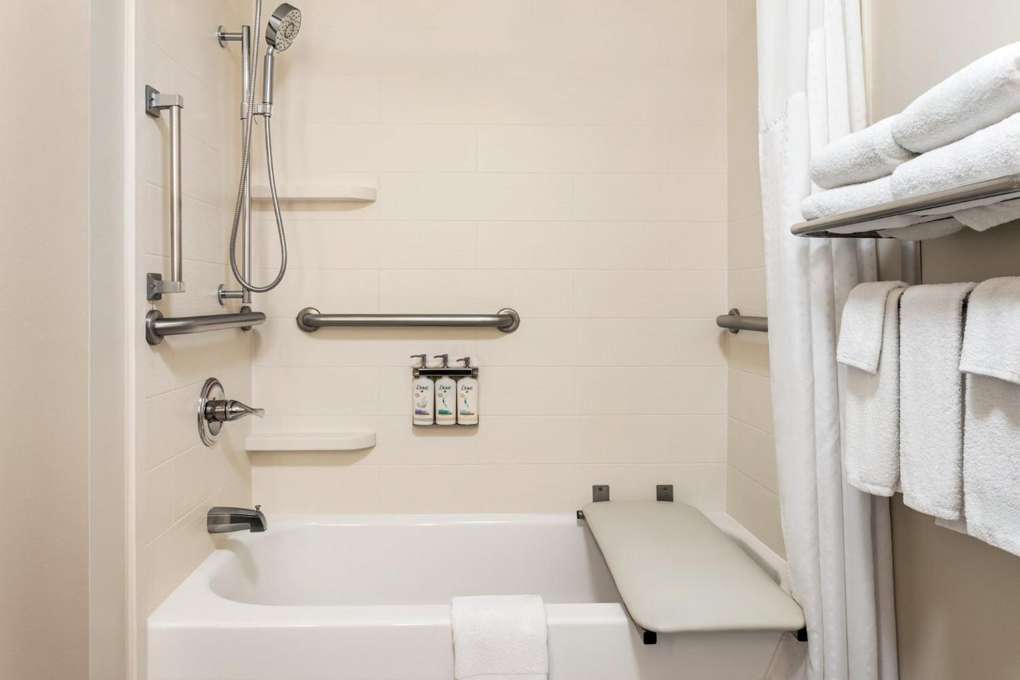 Standard Queen Room with Accessible Tub