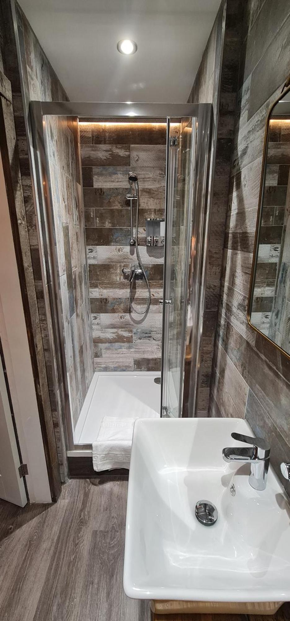 Twin Room Shower