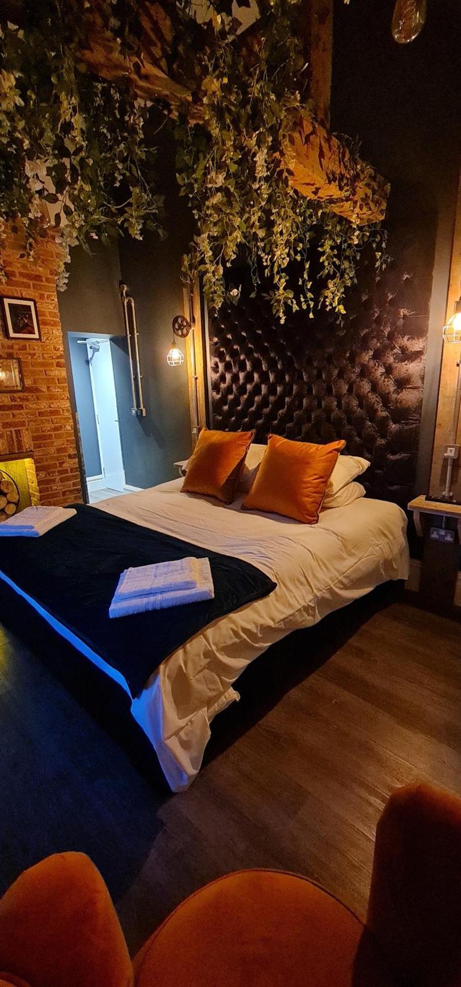 Double Room Private Bathroom