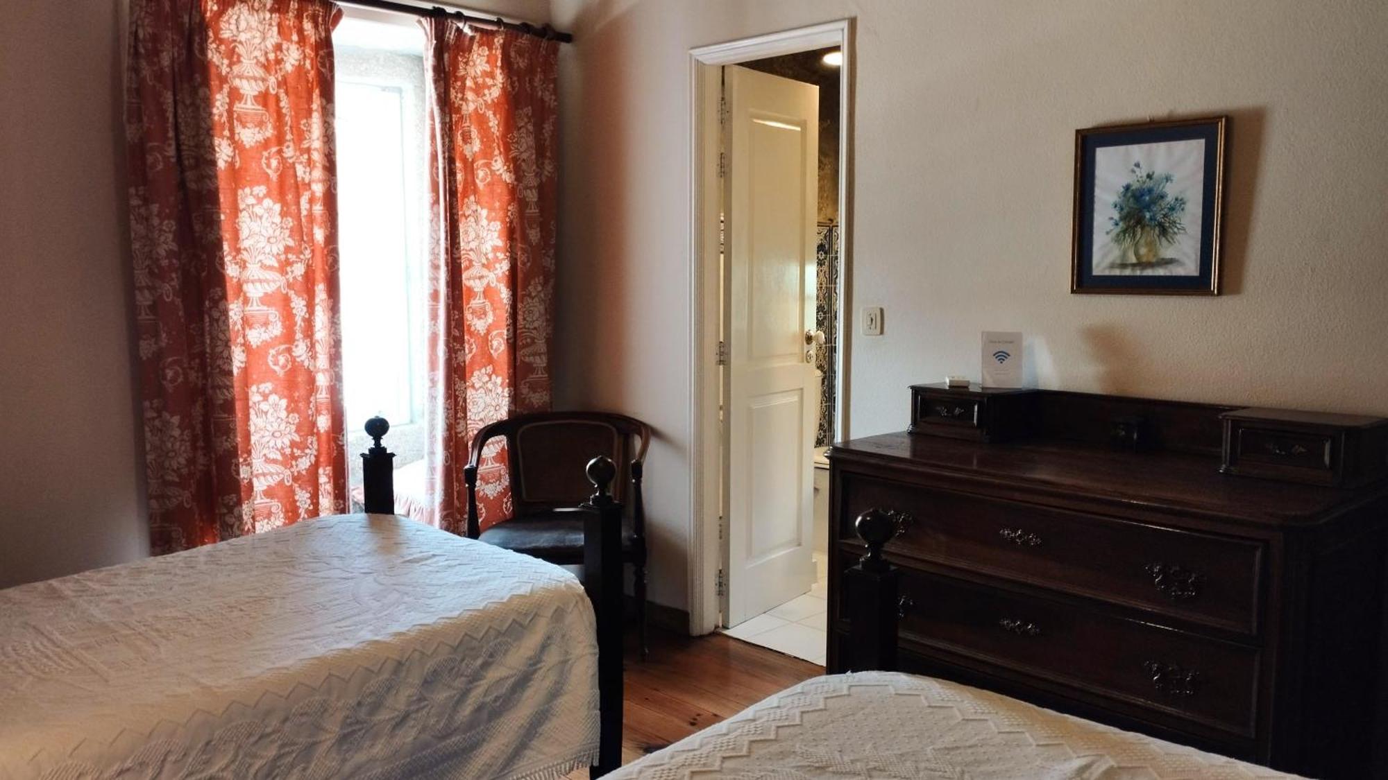 Quarto Twin com Casa de Banho Privativa