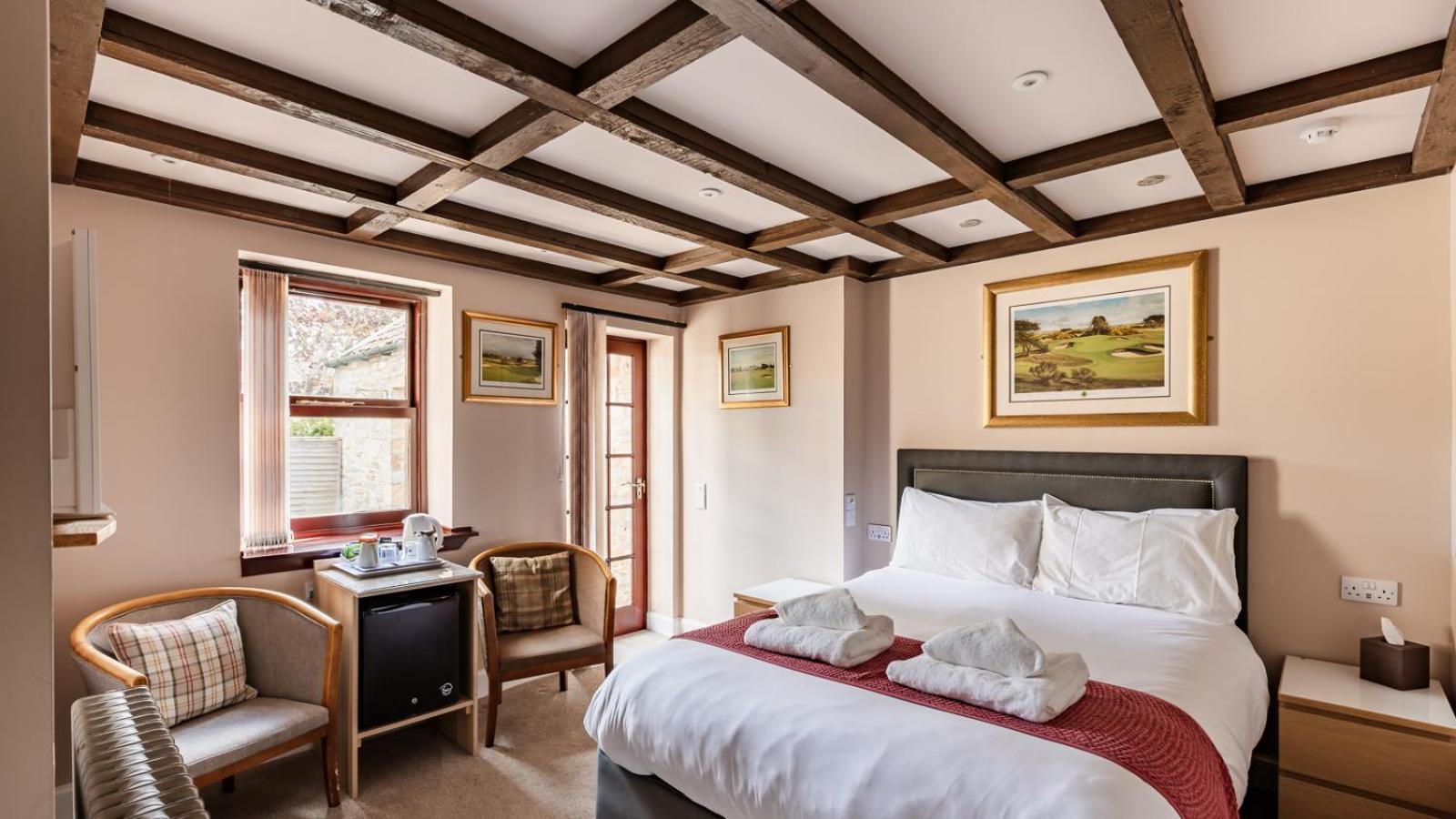 Deluxe Double Room Shower