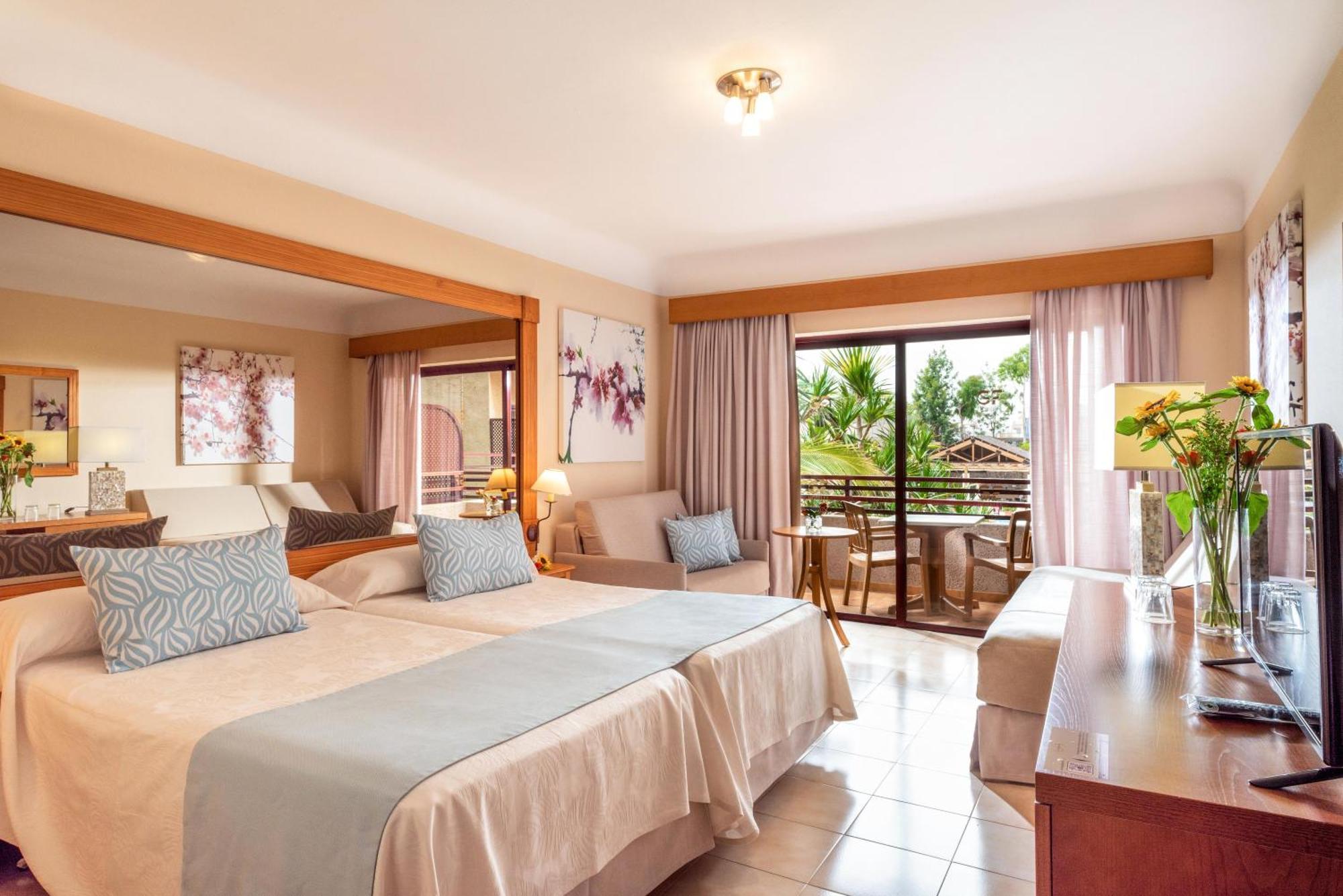 Quarto Familiar (2 Adultos + 2 Crianças)