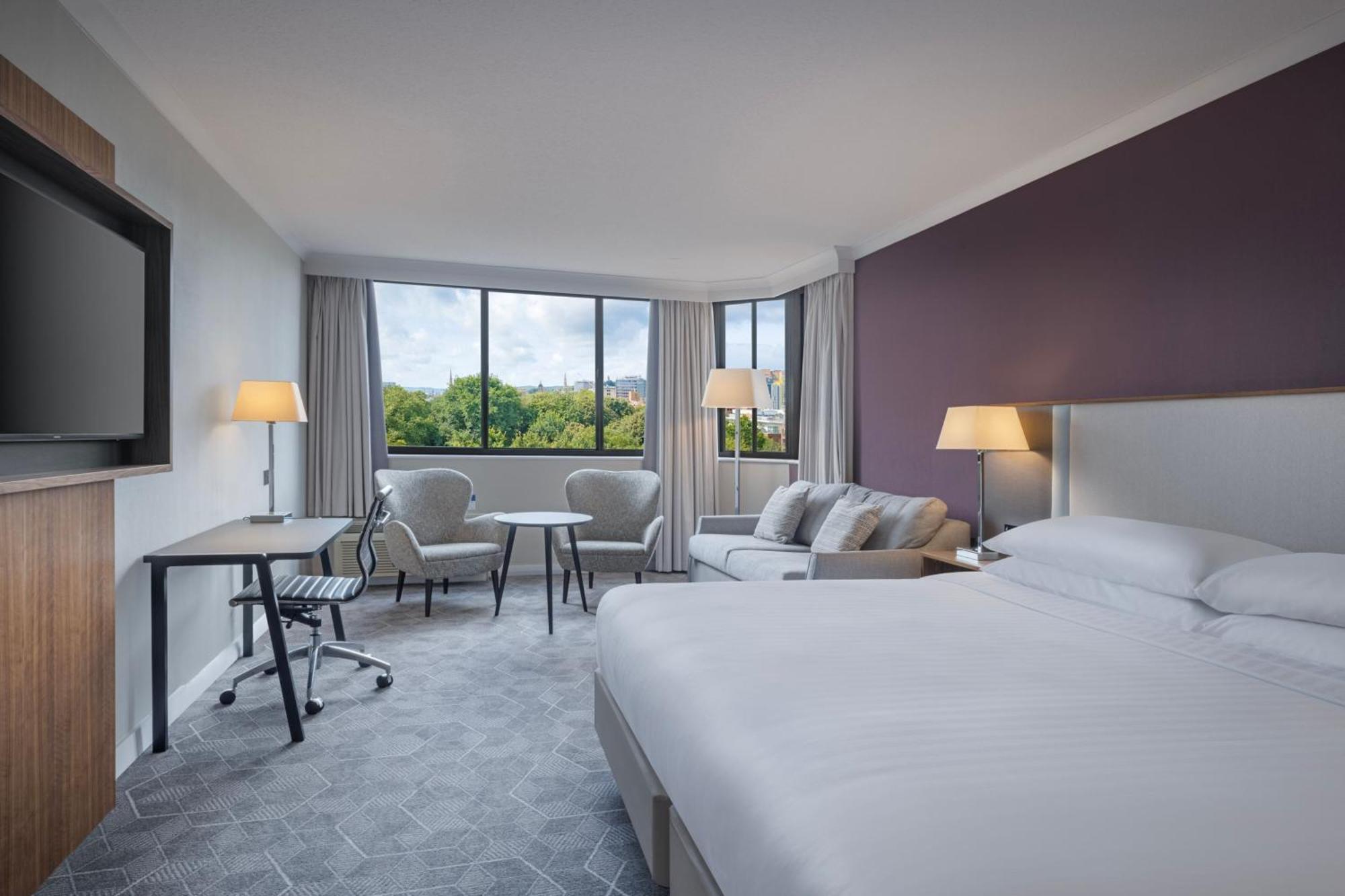 Corner Junior Suite Executive Lounge Access