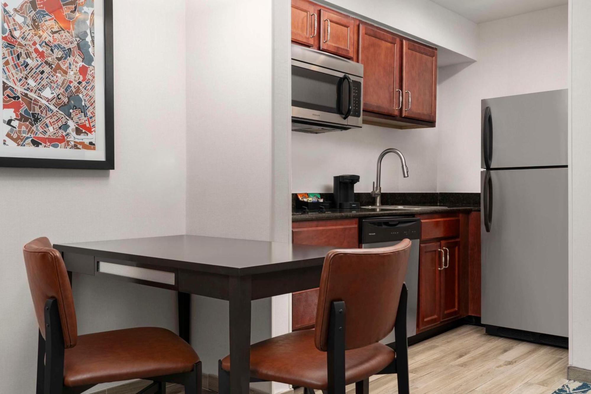 One-Bedroom King Suite with Fireplace - Non-Smoking