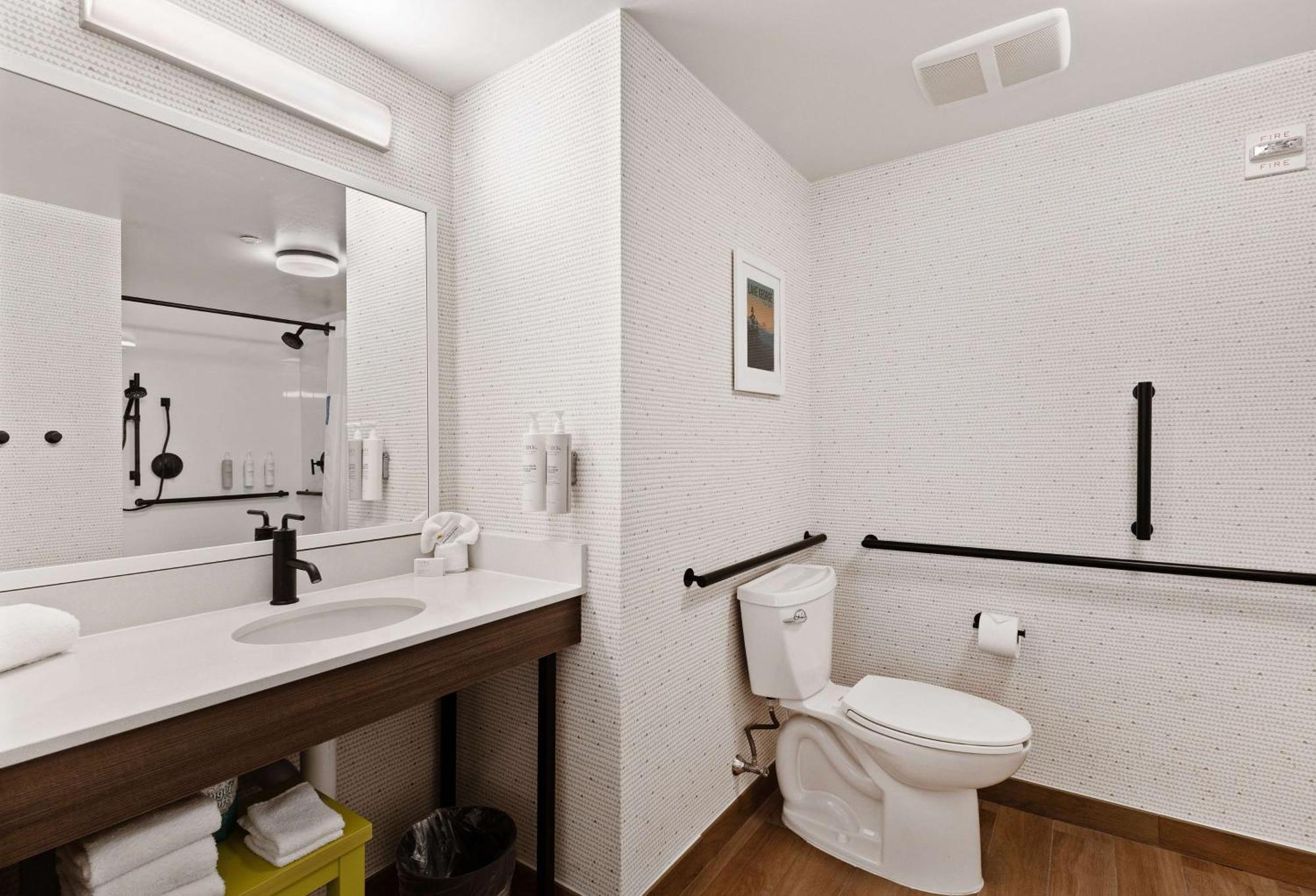 Queen Room Two Queen Beds Tub Accessible